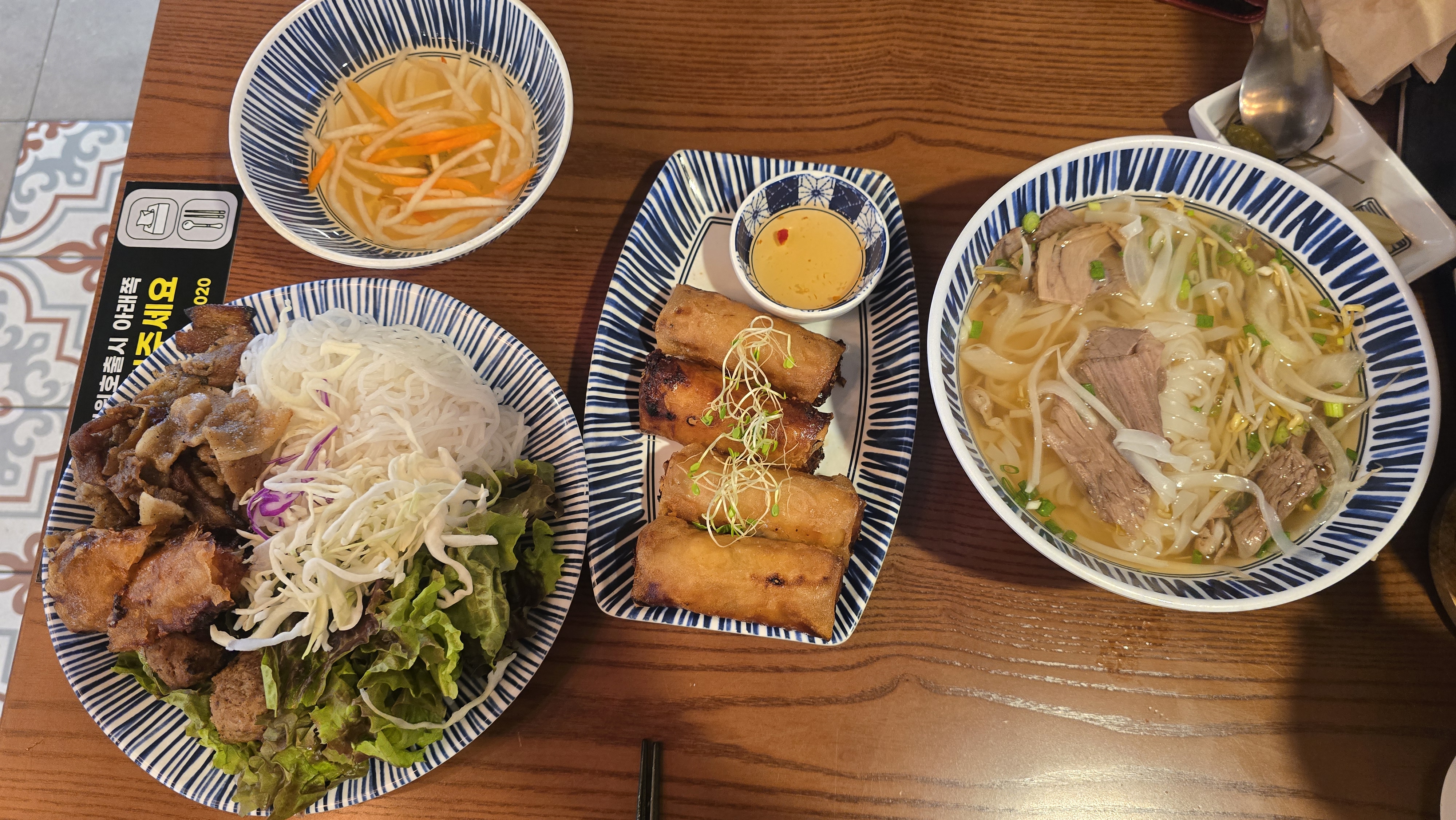베트남 음식 맛집이예요, 쌀국수도 시원하고 분짜도 고기에서 숯불향이 나서 맛있어요 - 대구 맛집 라이첸 본점