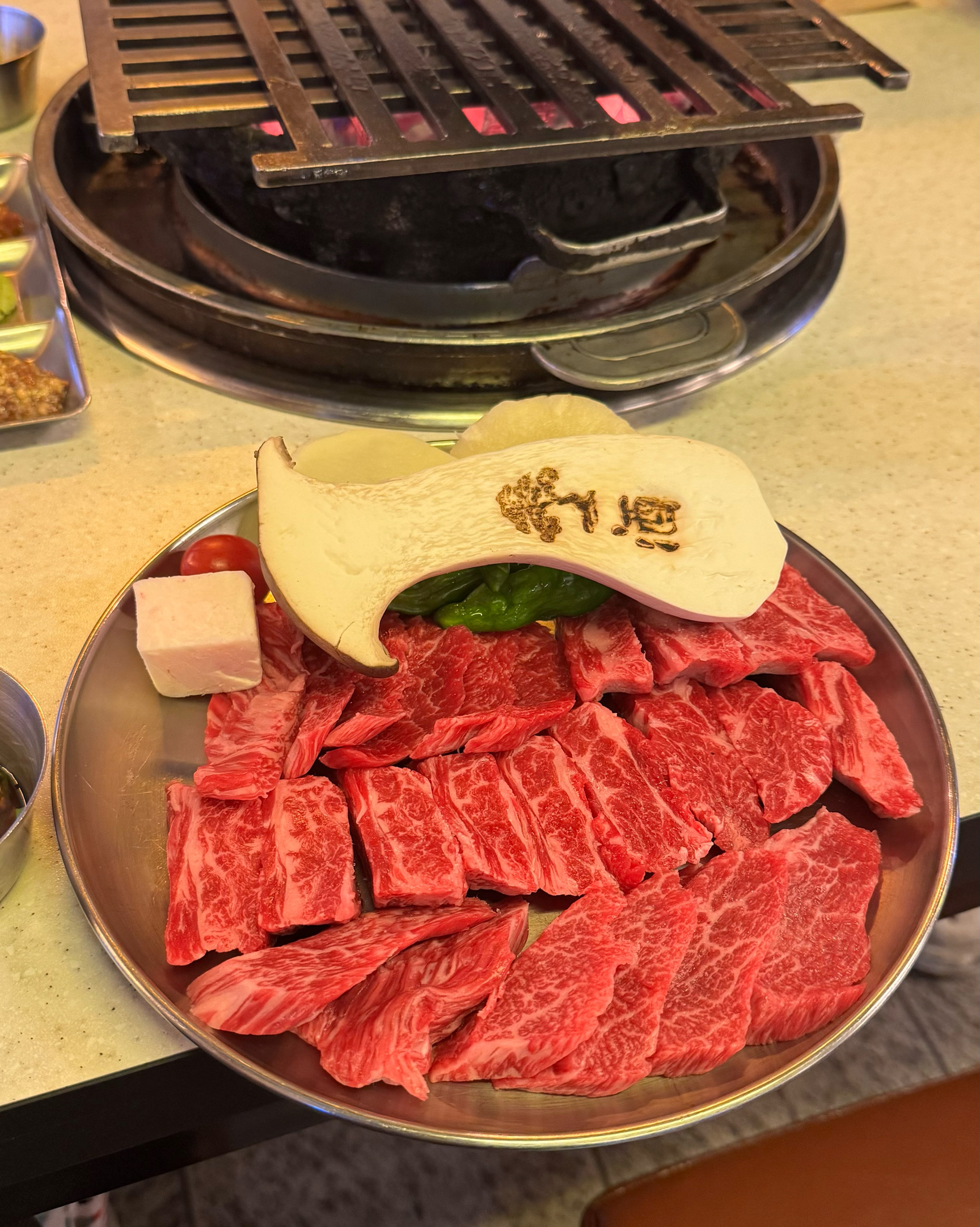 가게 분위기도 너무 좋은데 고기가 부드러워서 너무 맛있게 잘 먹었습니다 ㅠㅠ 먹어본 소고기