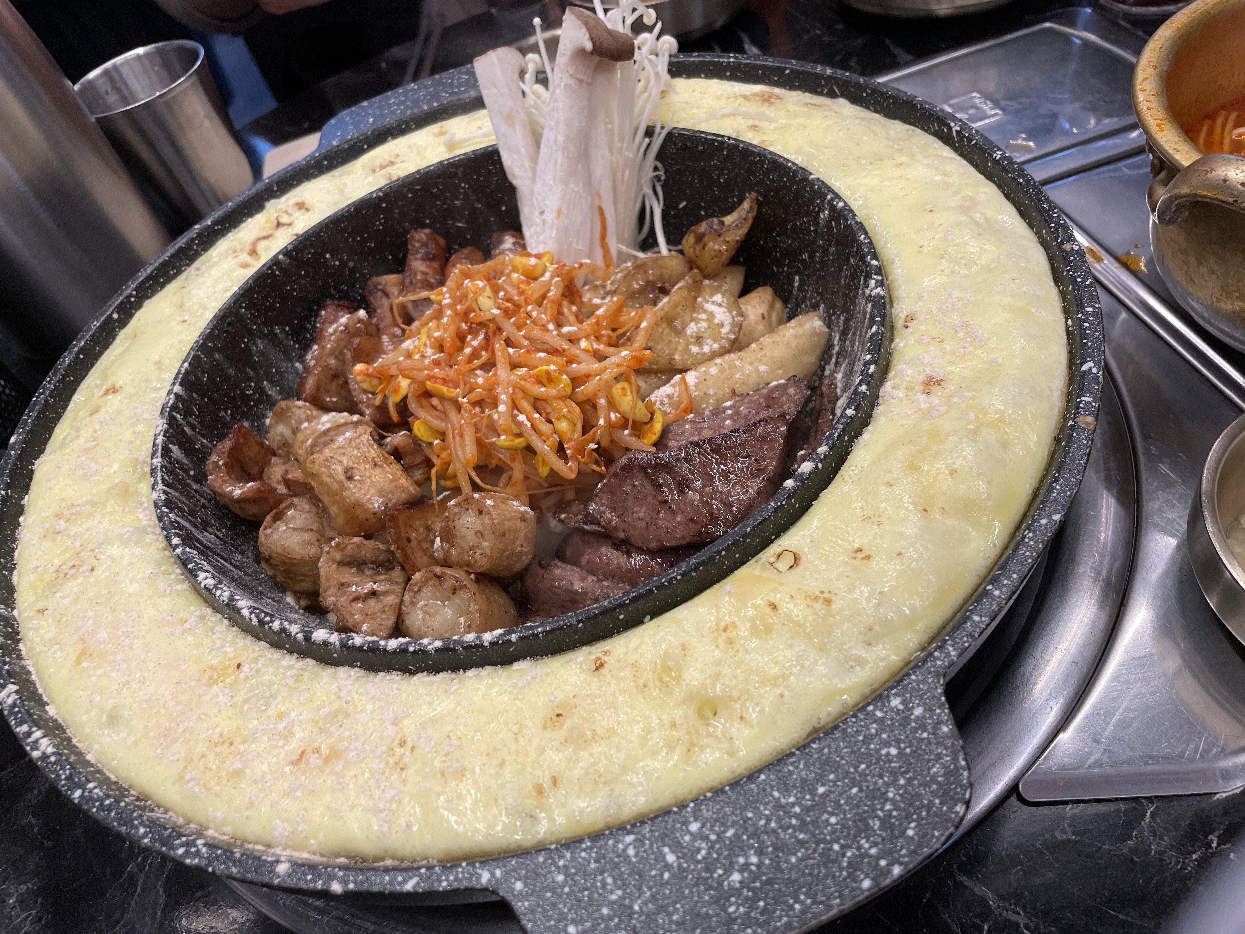소곱창, 막창 넘 맛있어요!! 같이 나오는 국도 잘어울려서 느끼하지 않고 많이 먹을 수
