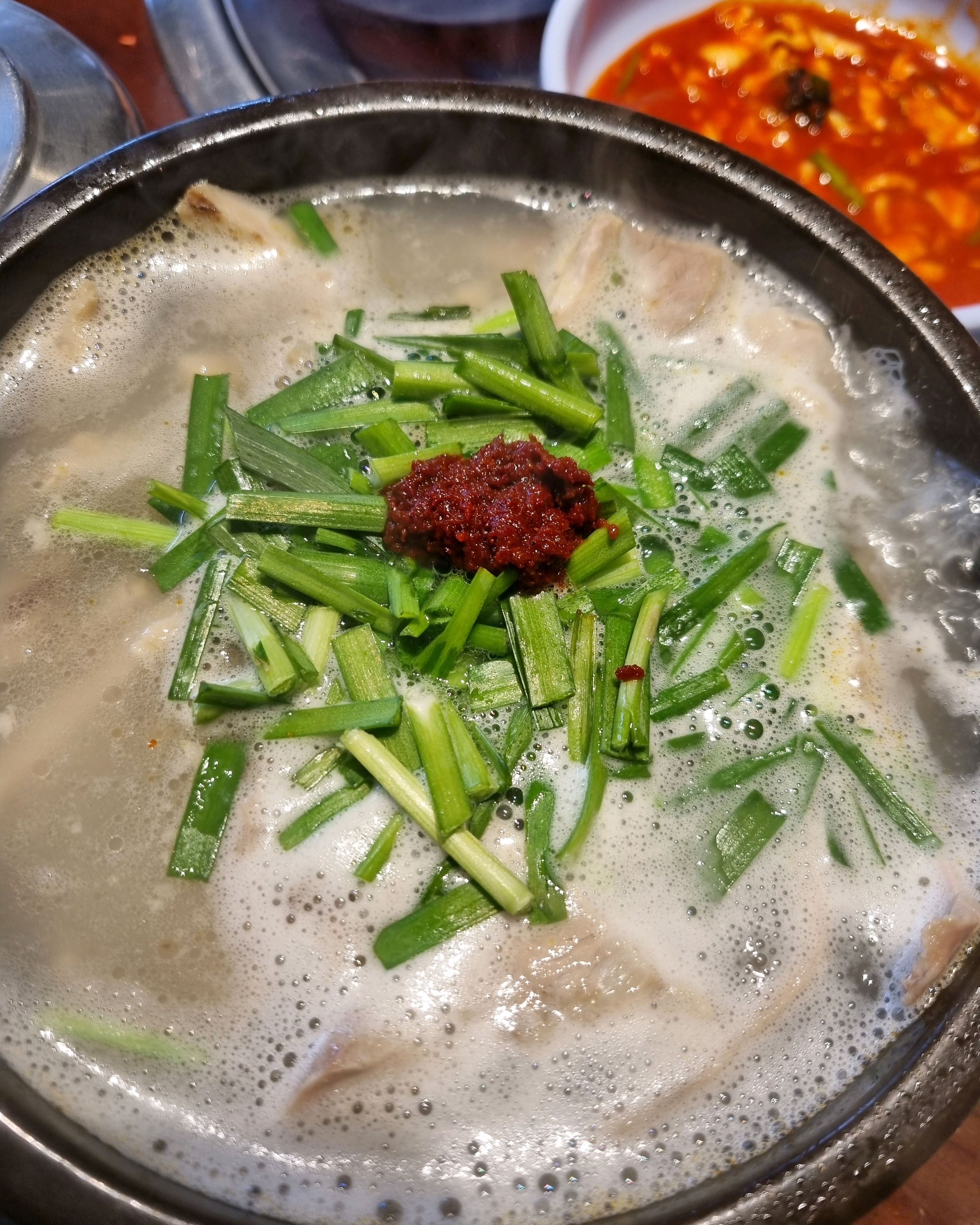 이름에 걸맞는 산더미 그자체ㅠㅠㅠㅠ - 대구 맛집 산더미 미성돼지국밥