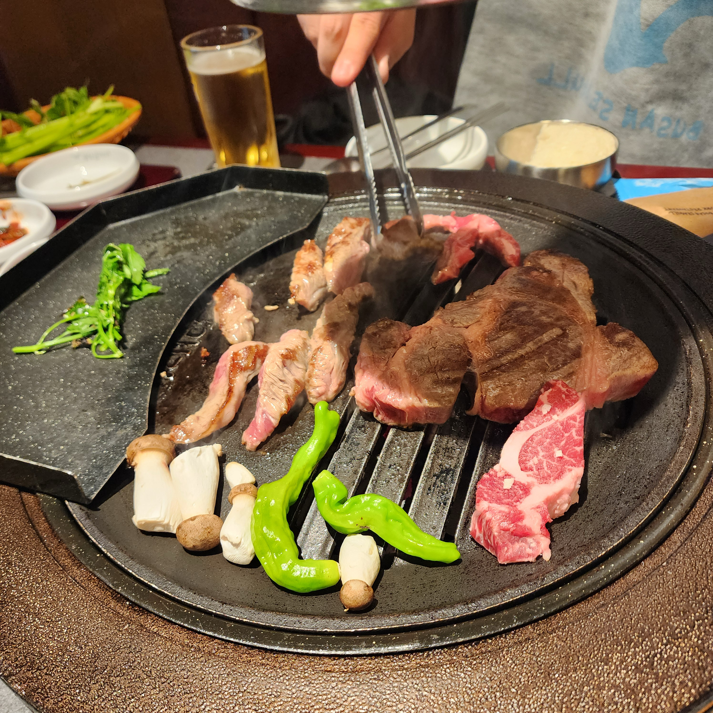 궁금해서 와봤는데 소고기 맛도 좋고 김치찌개가 보법이 다르네요 ㄷㄷㄷ - 대전 맛집 부산갈매기 대전봉명점