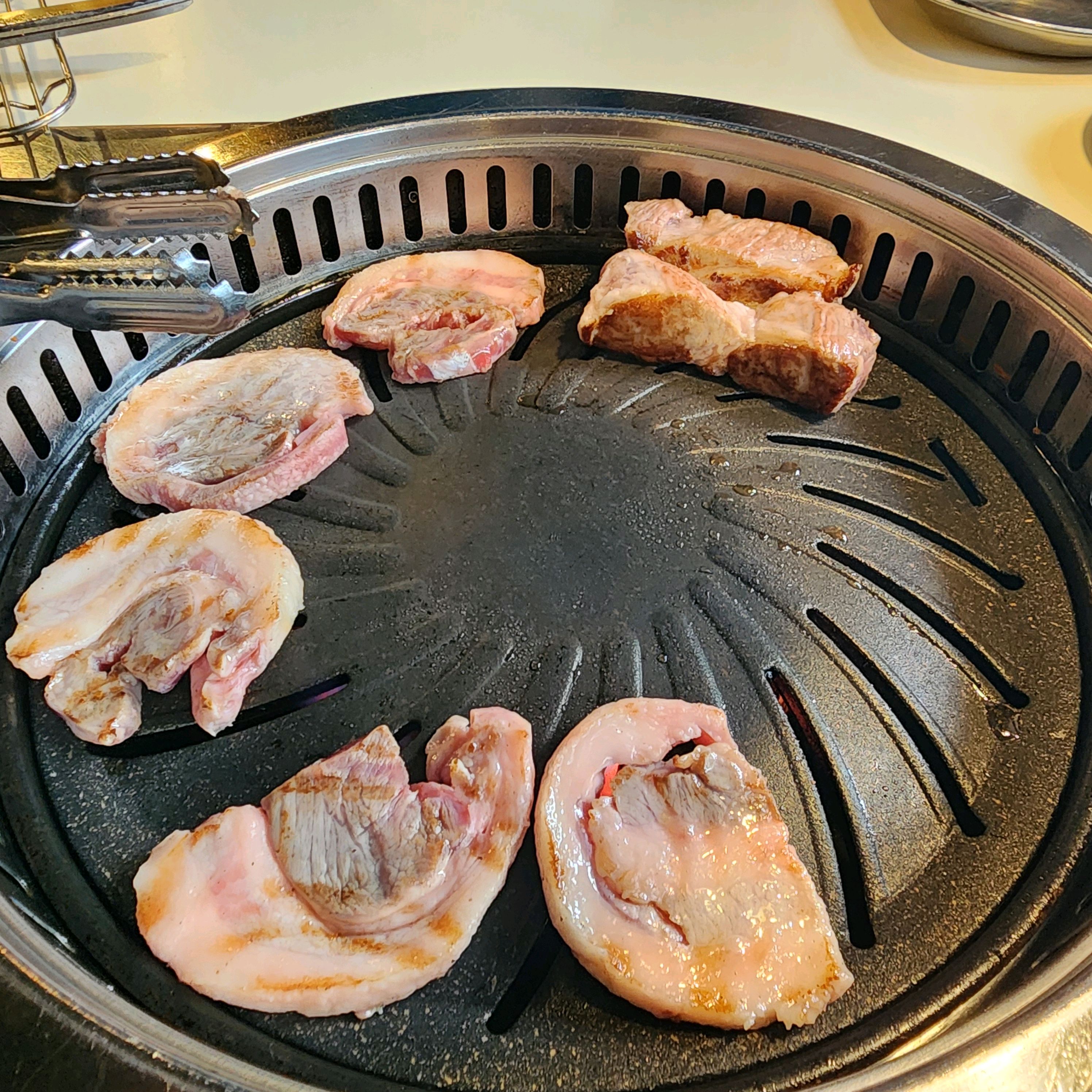 고기가 질이 좋고 맛도있어요. - 성수 맛집 고집132 성수본점