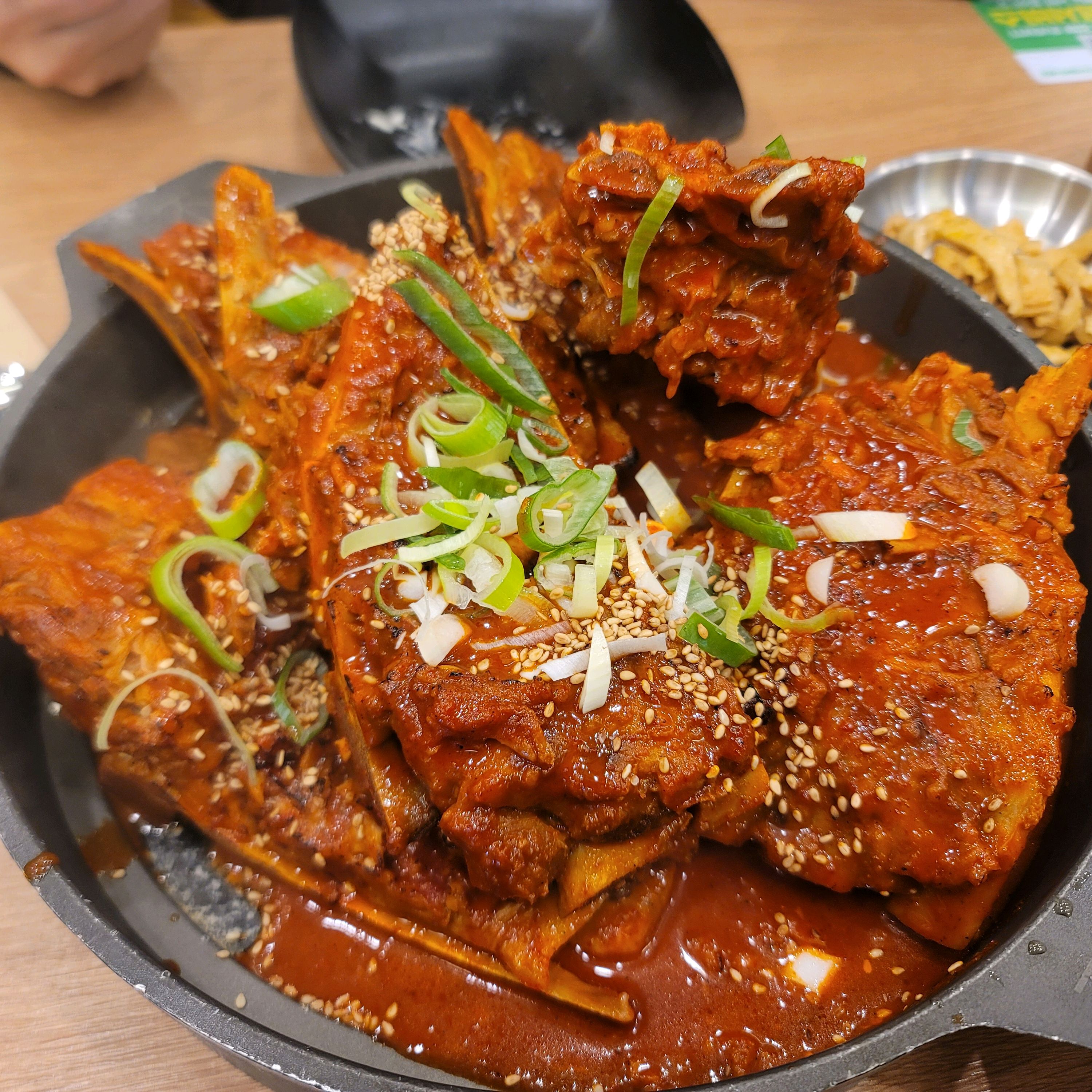 너무 맛있어서 정신없이먹었어요. - 대전 맛집 조프로뼈구이 관평점