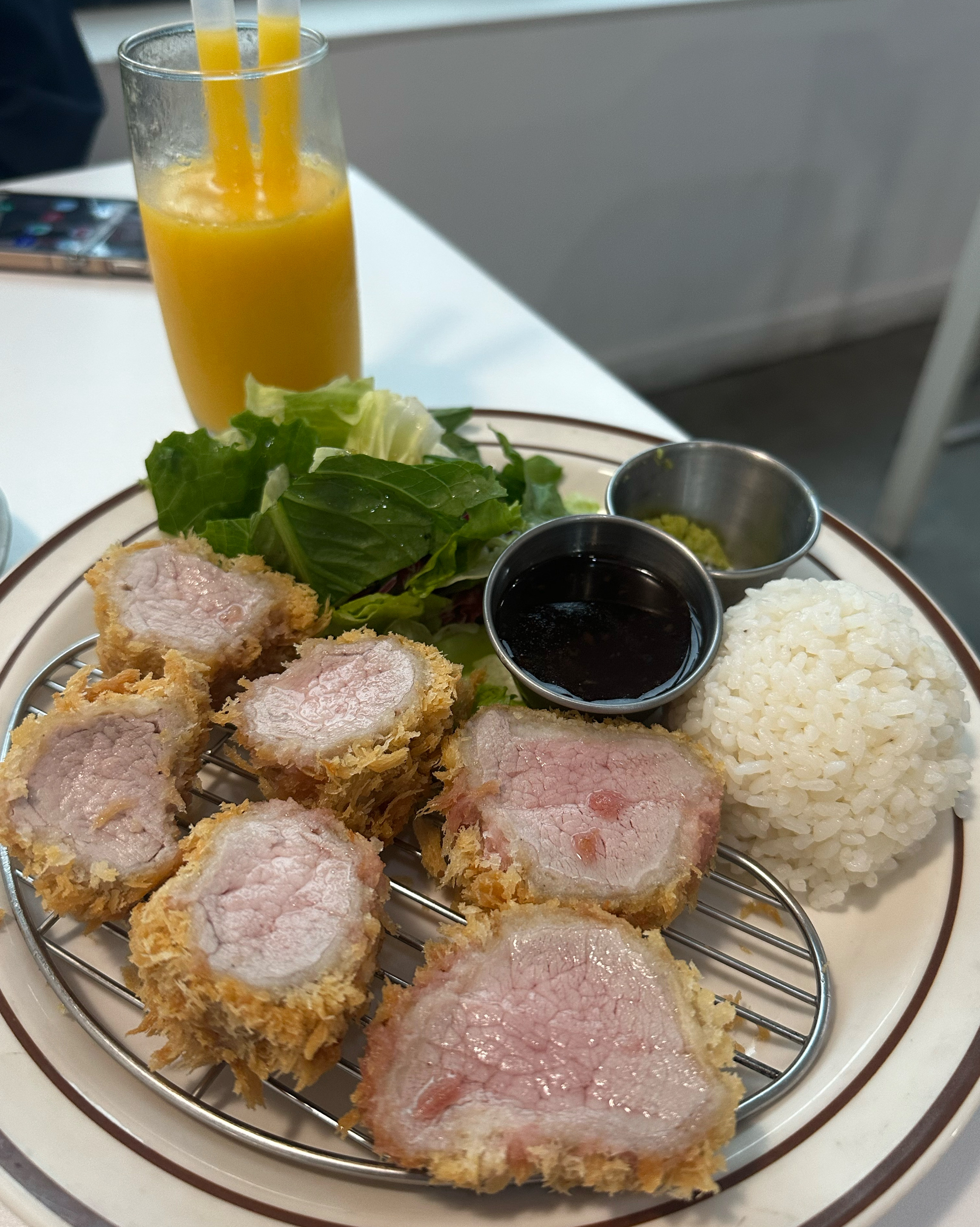 망고주스도 달달하고 돈까스도 부드럽고 맛있어요~~ - 대전 맛집 끄앙반