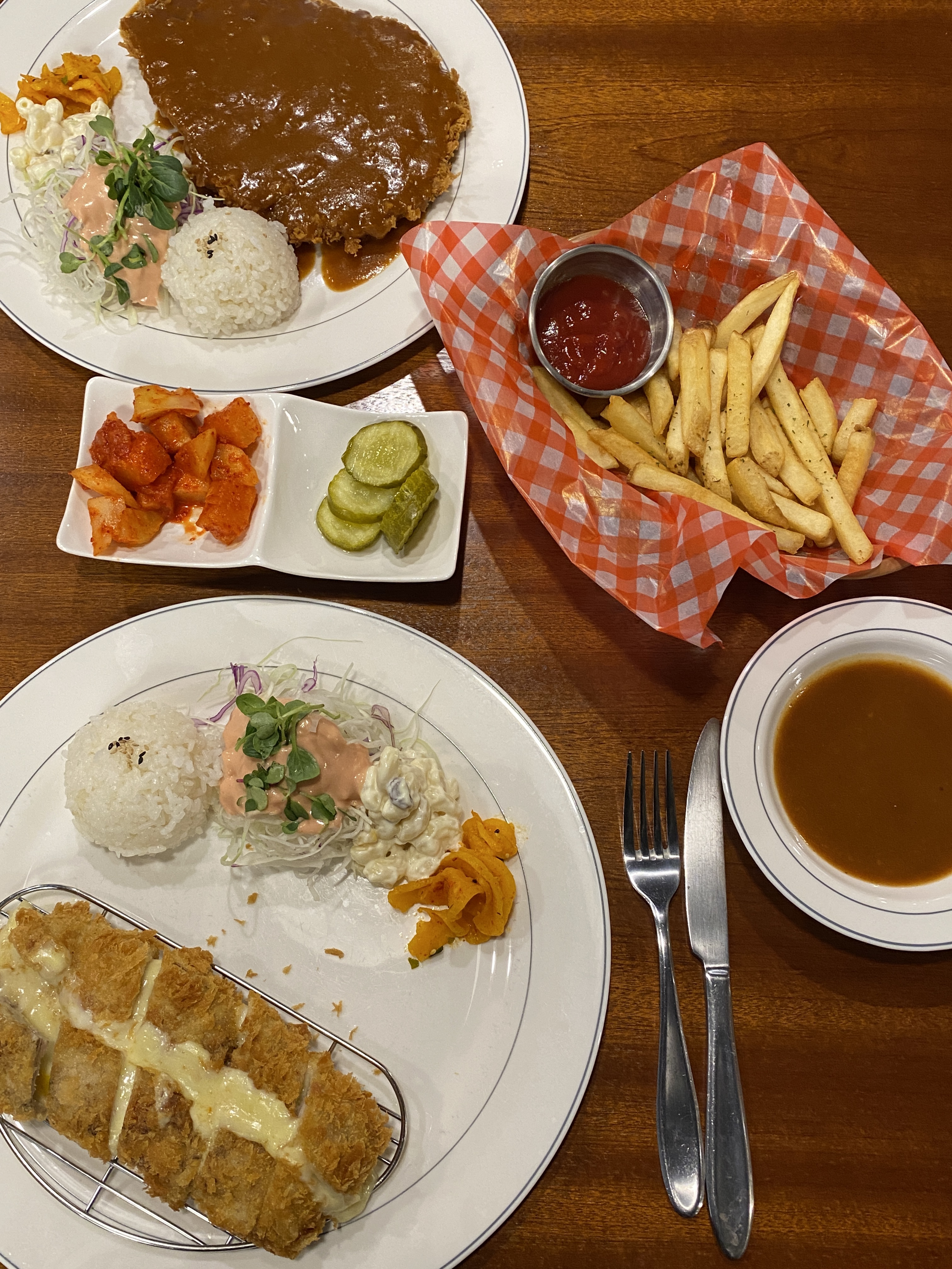 맛있어요! 매장도 넓고 셀프바가 있어서 원하는 만큼 토스트 먹을 수 있어서 편합니다! - 대전 맛집 한밭경양식 월평본점