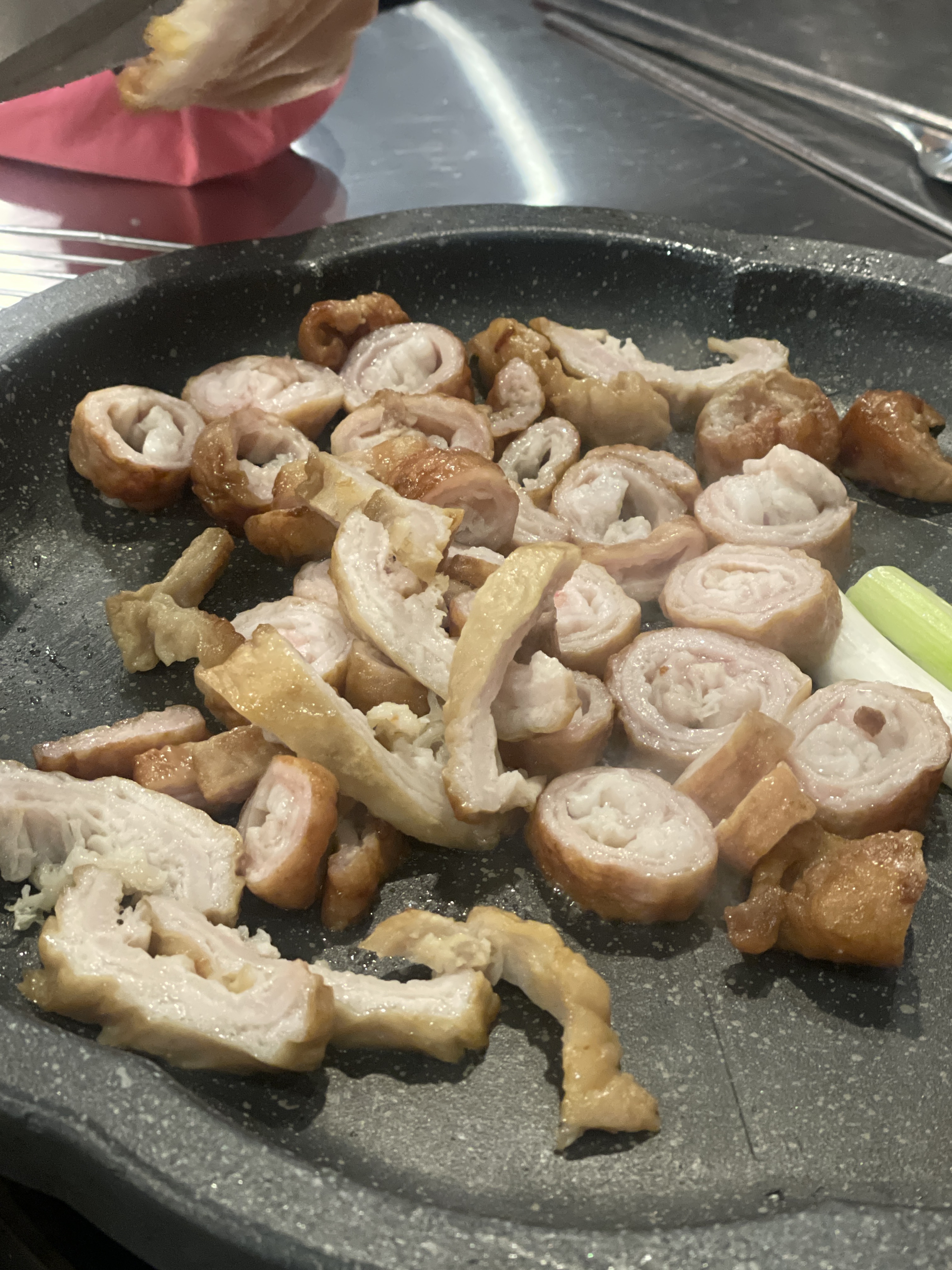 너무 맛잇어서 술이 아쥬 술술 들어가고 모임으로 적합한 장소인거같아요 !! 소문으로만 듣고
