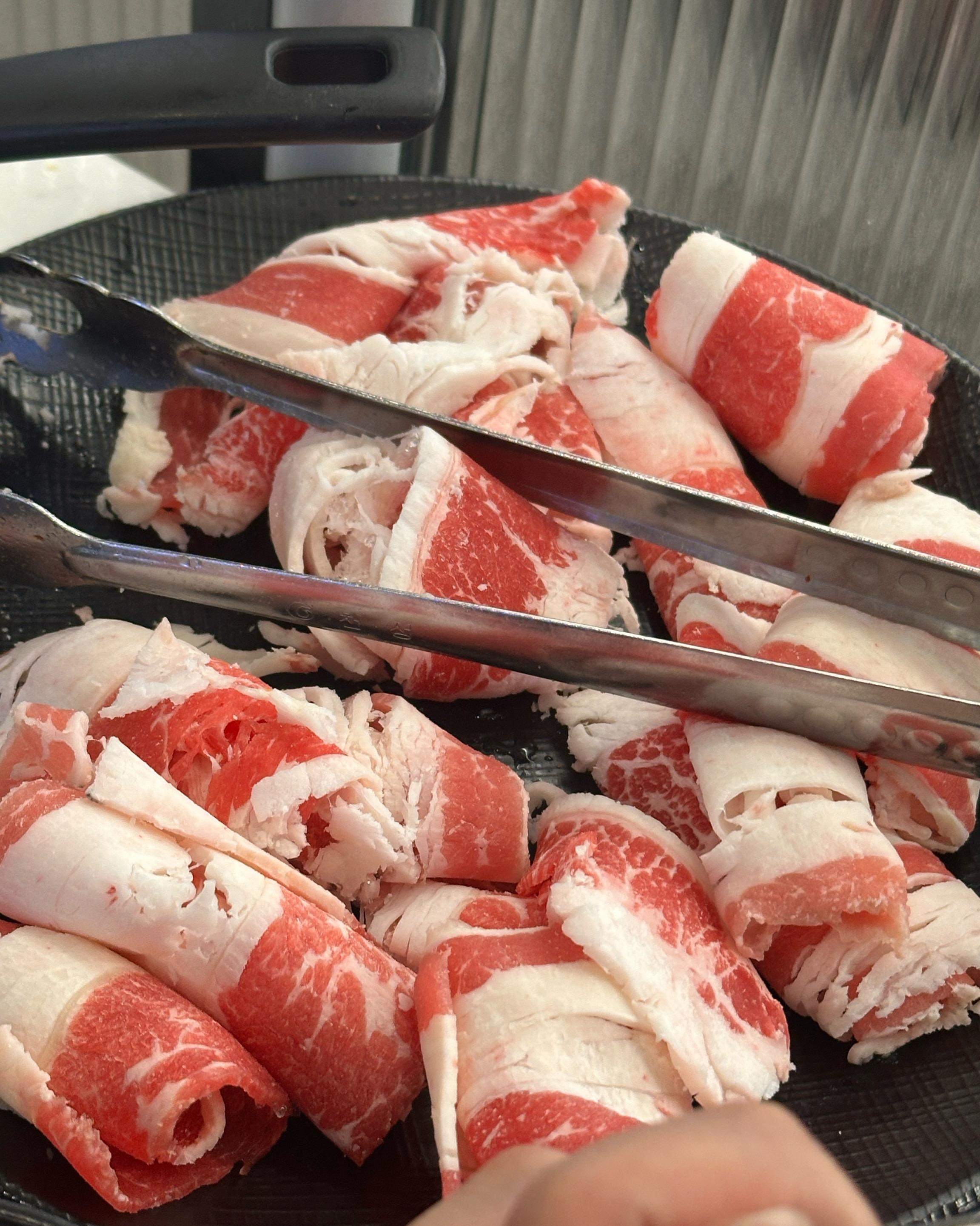 은행동 고기맛집이라길래 와봤는데 맛있어요~~~ 사람이 많아용~ 번화가라 무한리필 원하시면