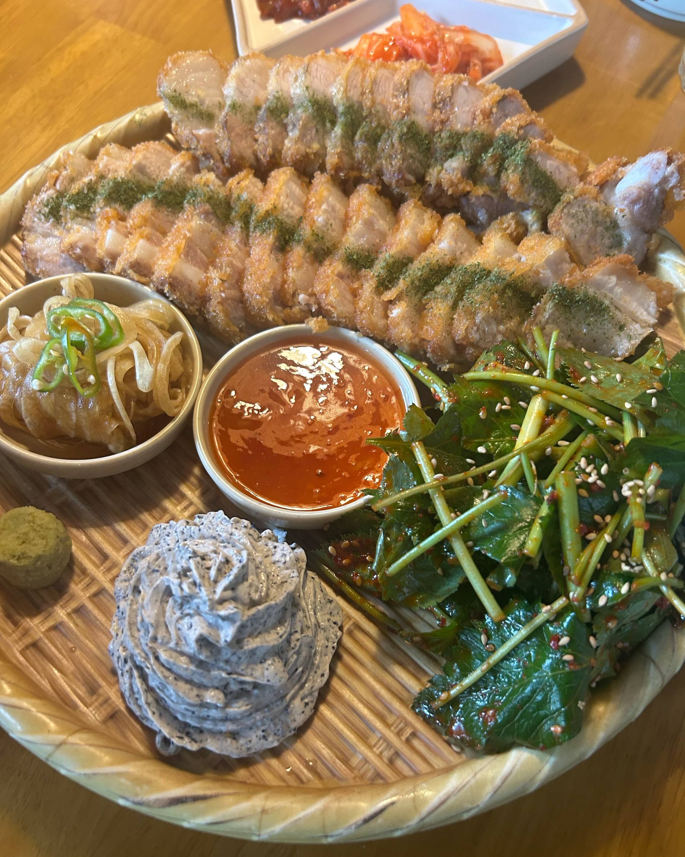 가격이 조금 나가는 부분을 빼면 맛도 훌륭하고 서비스도 만족스러웠습니다. - 대전 맛집 비범