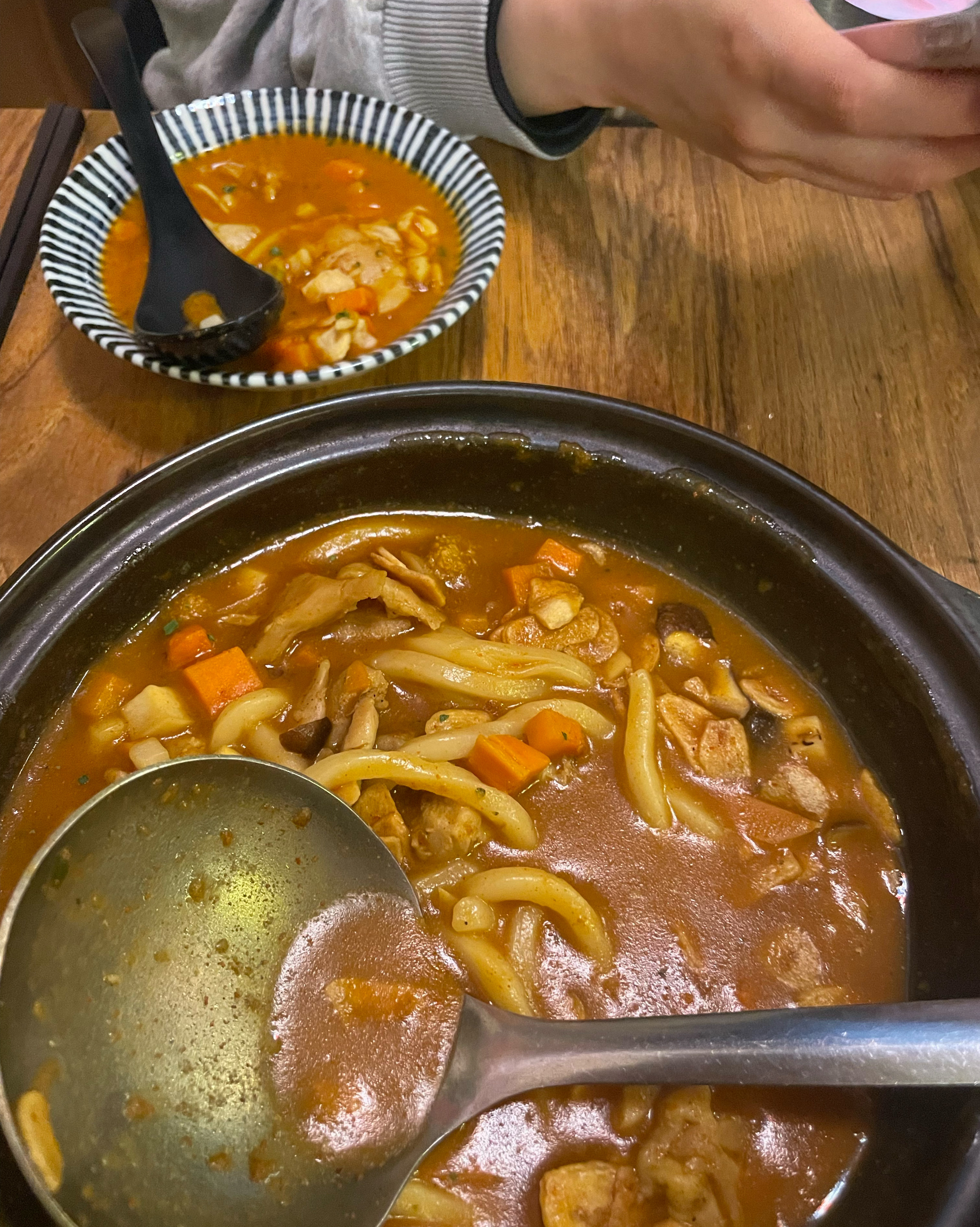 가게도 넓고 조용해서 좋은데 안주도 너무 맛있어요 ㅎㅎ 소주 먹으러 왔는데 안주가 맛있어서