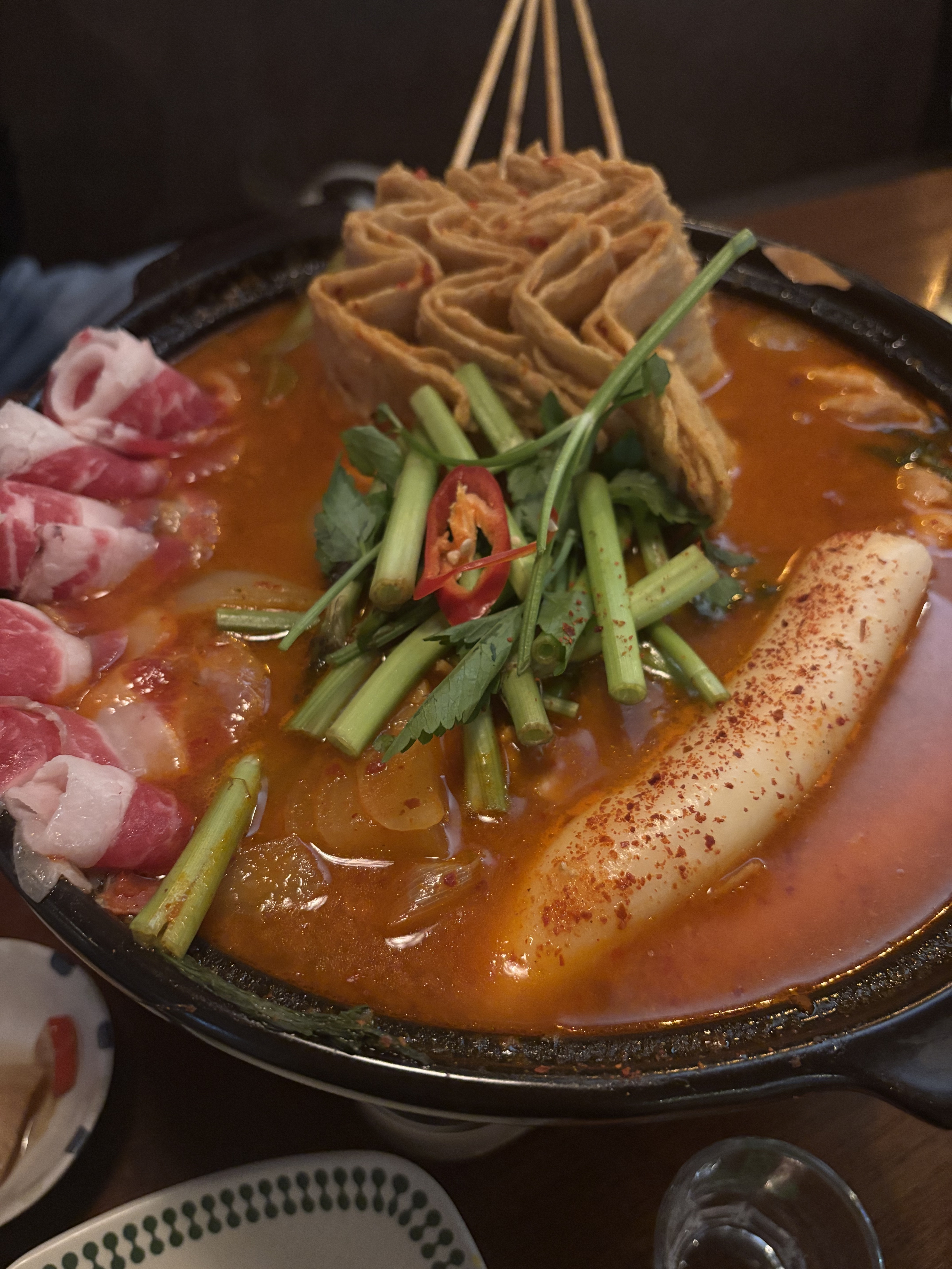 홍대 근처 맛있는 술집 찾다가 발견해서 왔는데 음식도 맛있고 직원분들도 친절하네요^^ 너무