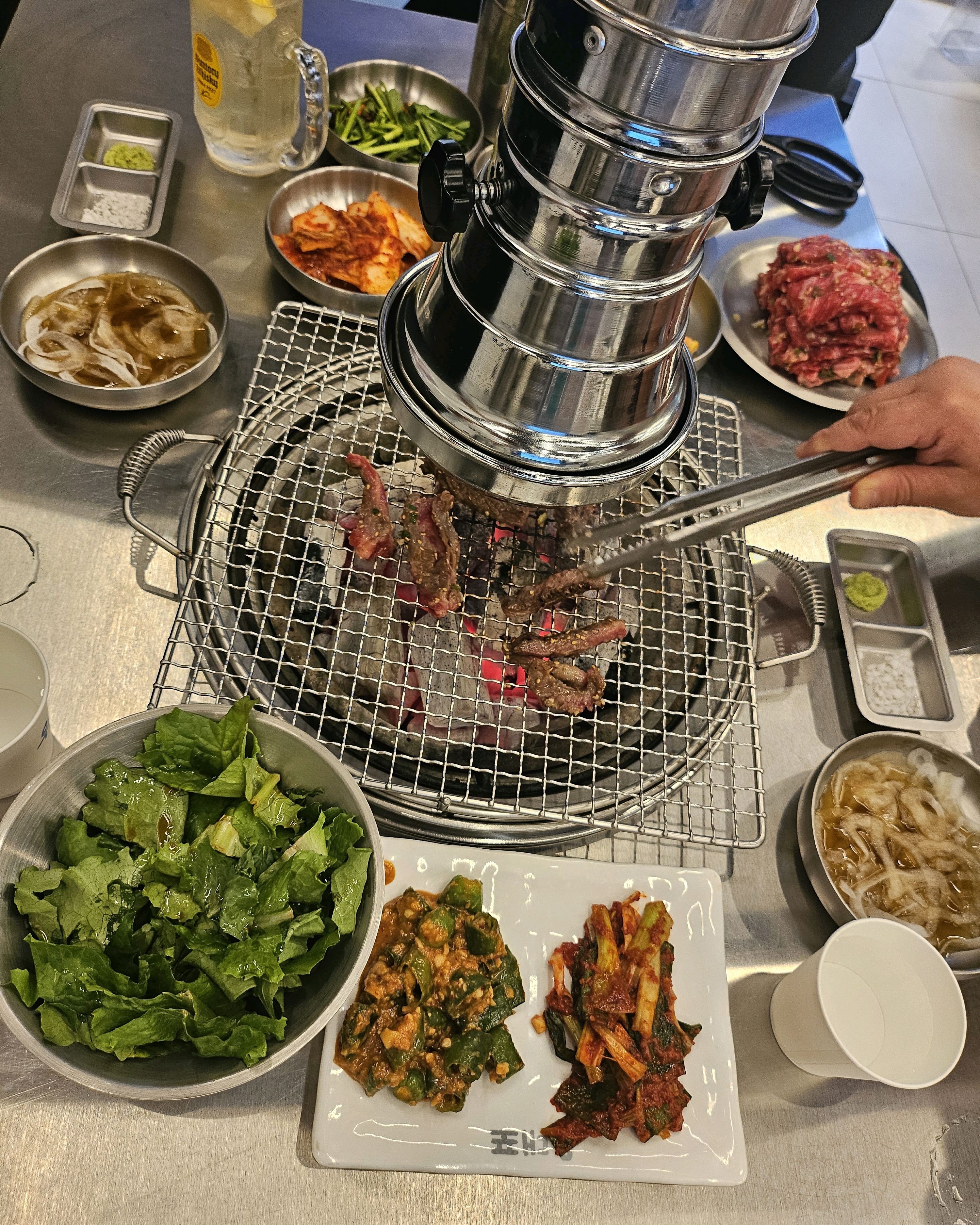 뜨거운물에 소독한 젓가락이 기본 세팅이 되어 나오는 거 보고 오~위생관념 갠츈하군^^ - 대전 맛집 우대포 대전봉명점