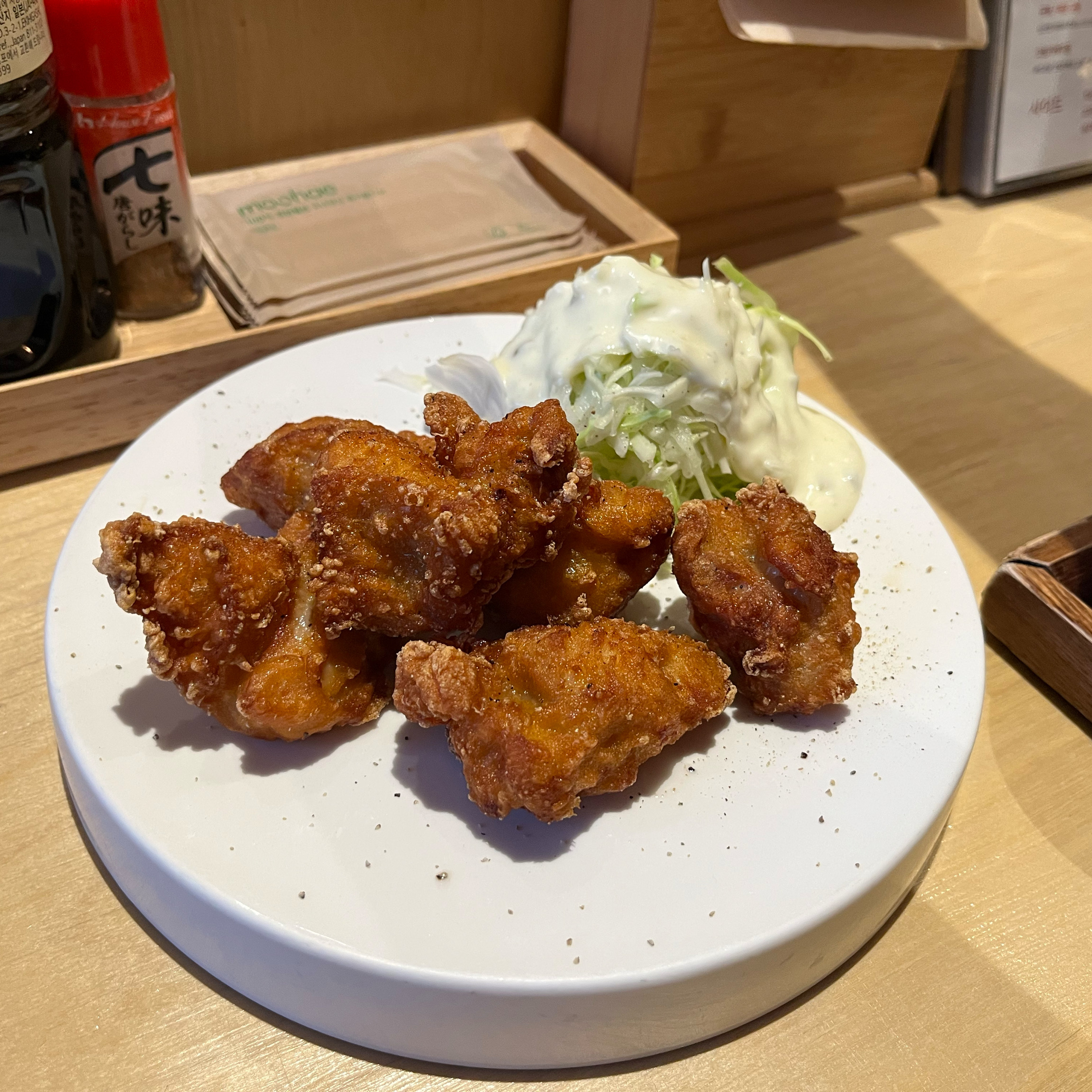 제가 먹어본 일식중 제일 맛있네요 주방장님이 요리를 엄청 잘 하시나봐요 맛도 맛있고 눈으로