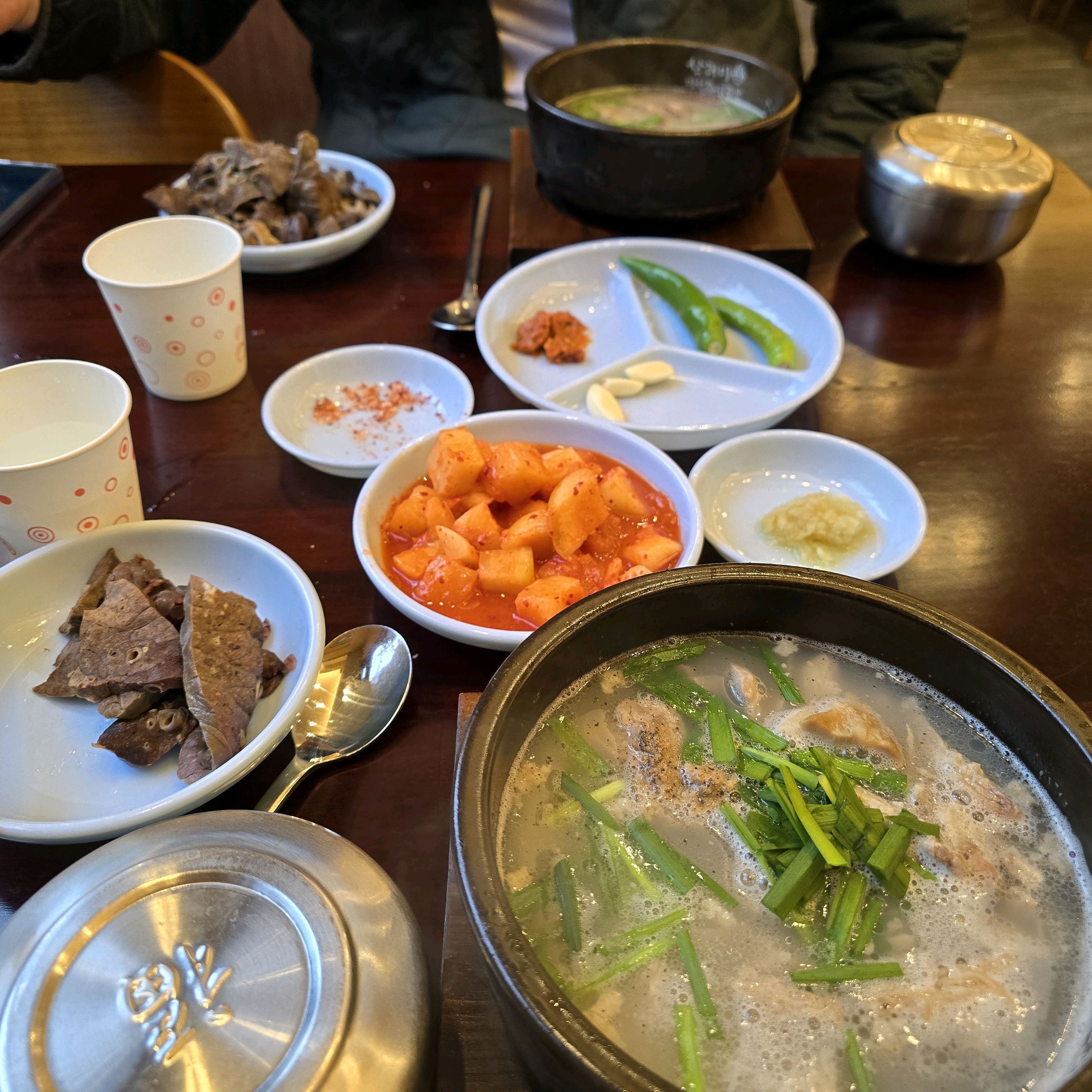 순대랑 내장 셀프바에서 맘것 먹을 수 있어서 좋아요. 가성비 좋은데 맛도 좋구 계속 생각날