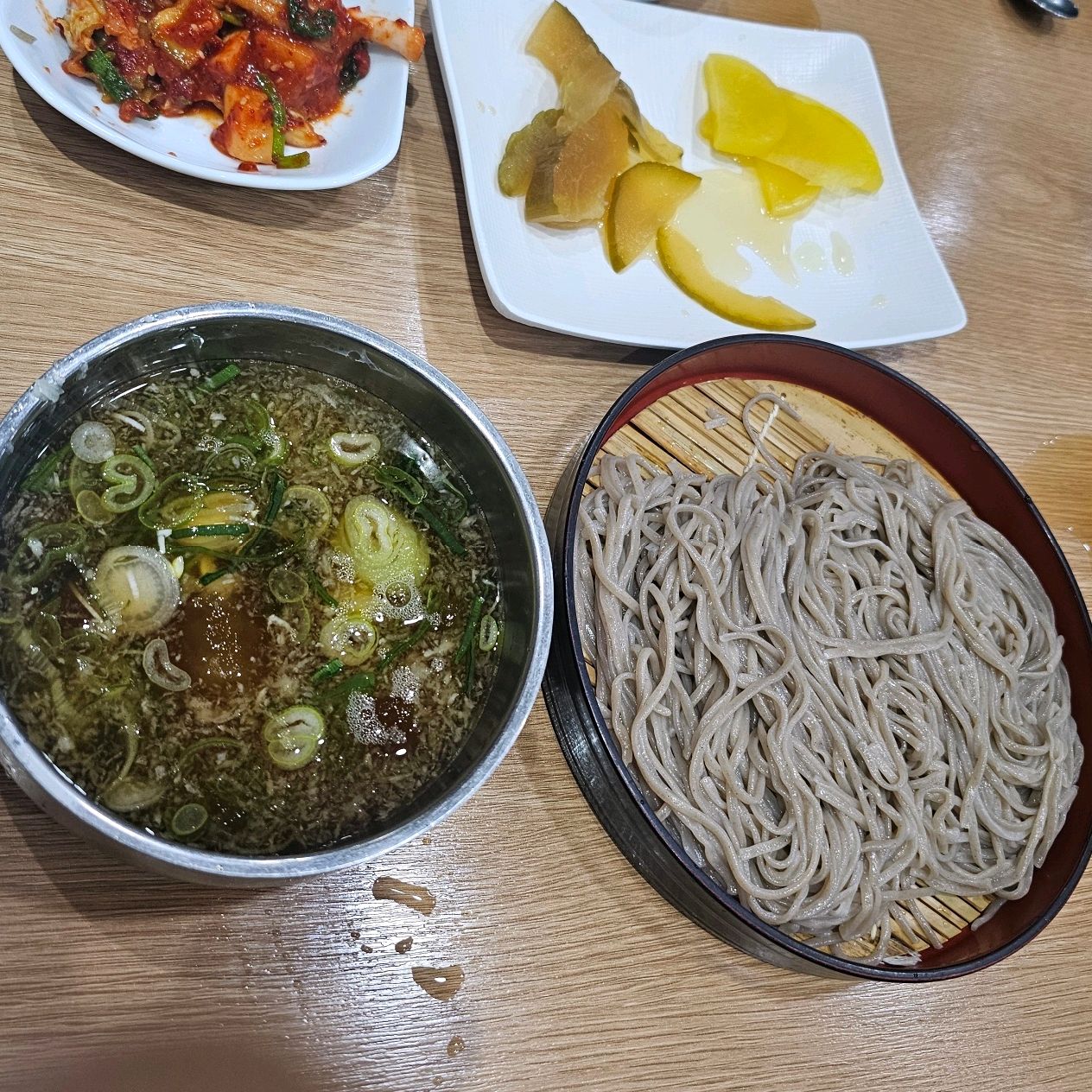 점심시간이라 기다림이 있었는데 30분 이상 기다리면서까지 먹기엔... ., 그래도 잘먹었
