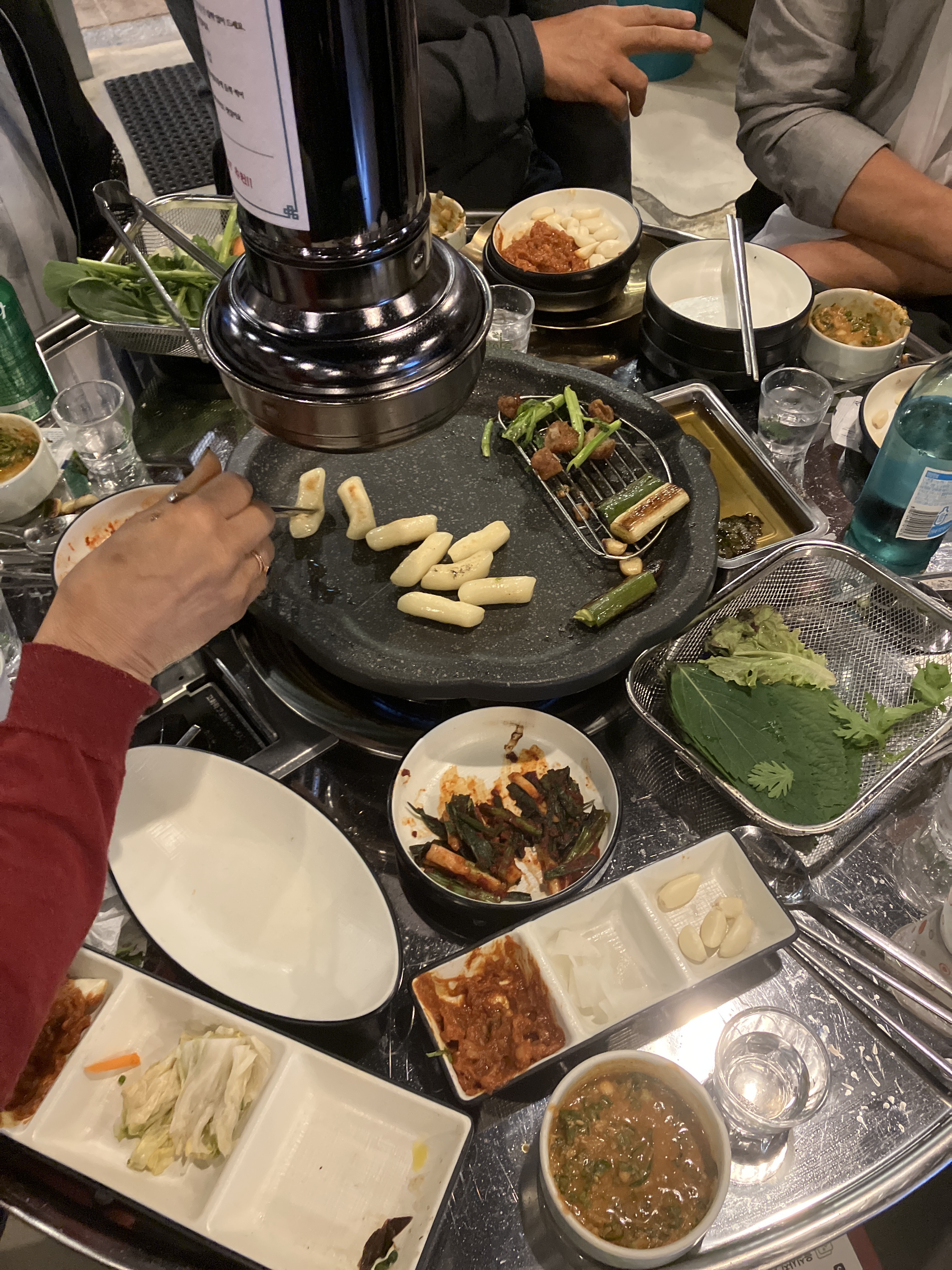 가족모임으로 왔는데 강추합니다 연막창이랑 된장찌개 추천해요 막창은 안 질겨서 어른들도 잘 