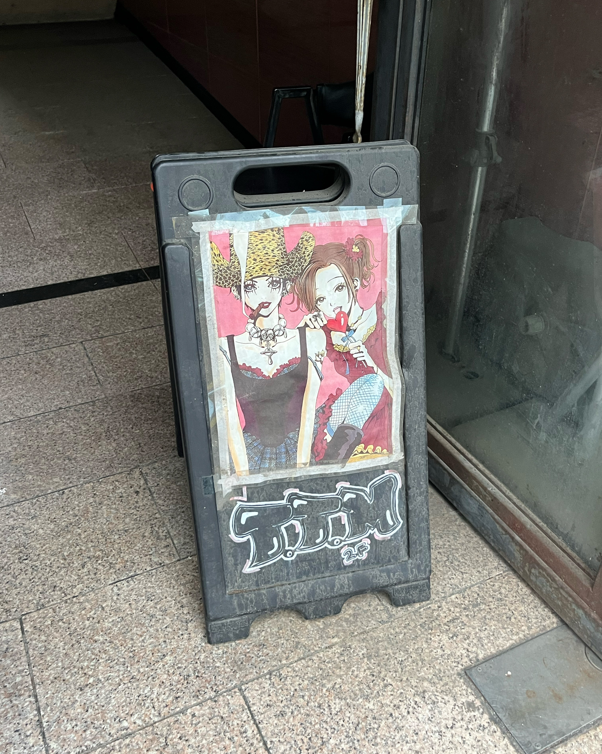 대전오면 또 올래요 컨셉도 너무 내취저에 음료도 너무 맛있어요 쿠키가 다 나가서 아쉬웠지만