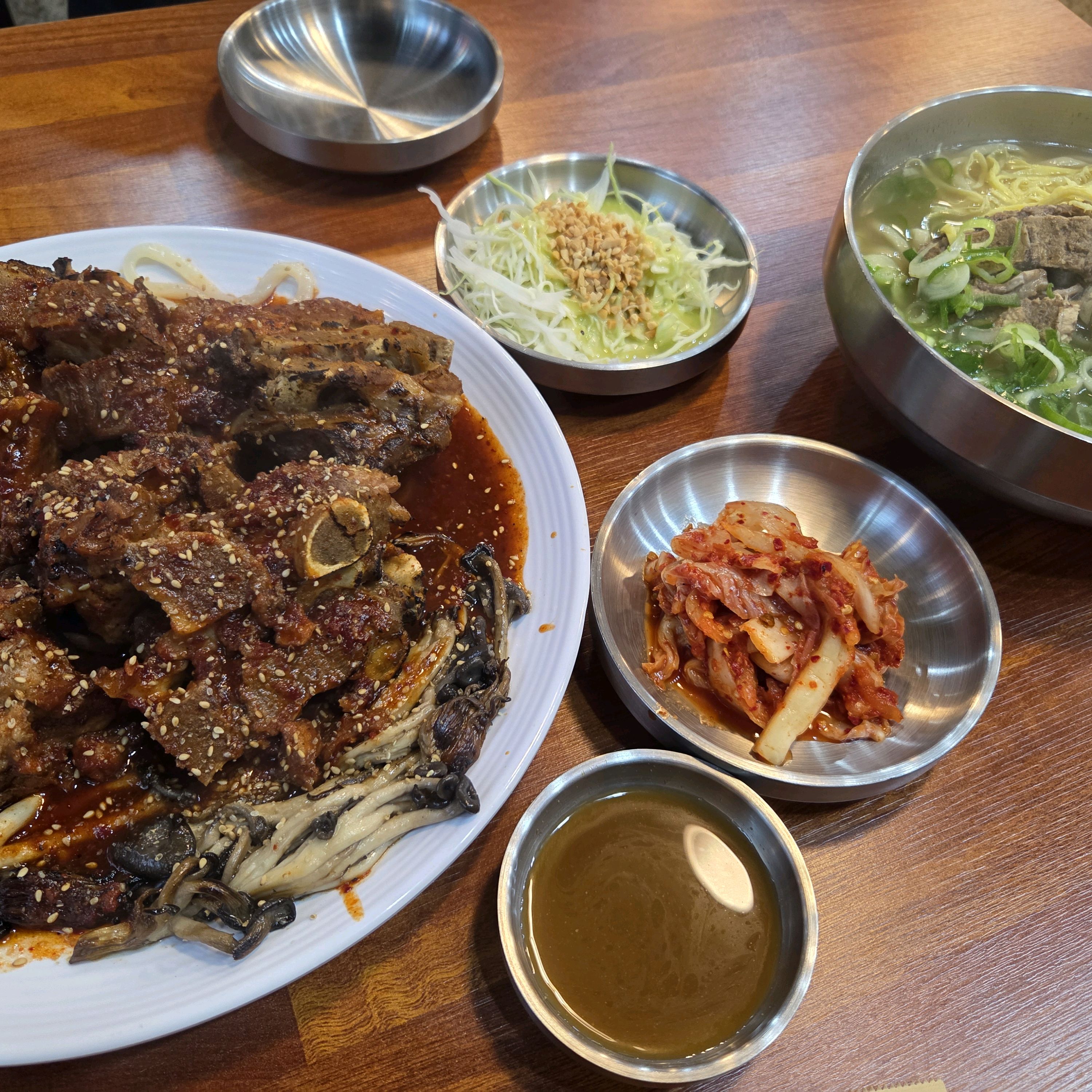 뼈찜이랑 뼈칼국수 먹고 왔어요! - 대구 맛집 길천 인생면옥 범어본점