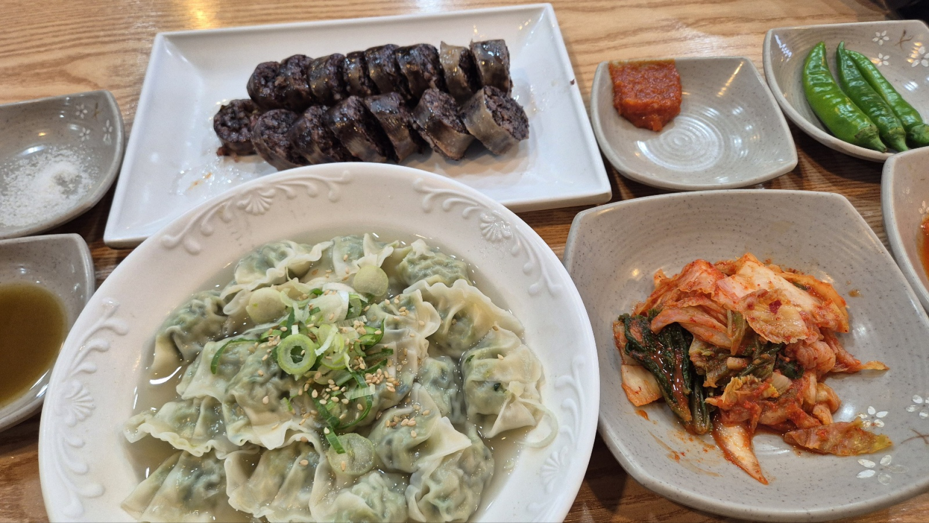 물만두에 고기국수 먹고 국물까지 클리어! 밥까지 말아 한 그릇 싹 비우게 만드는 중독성 인