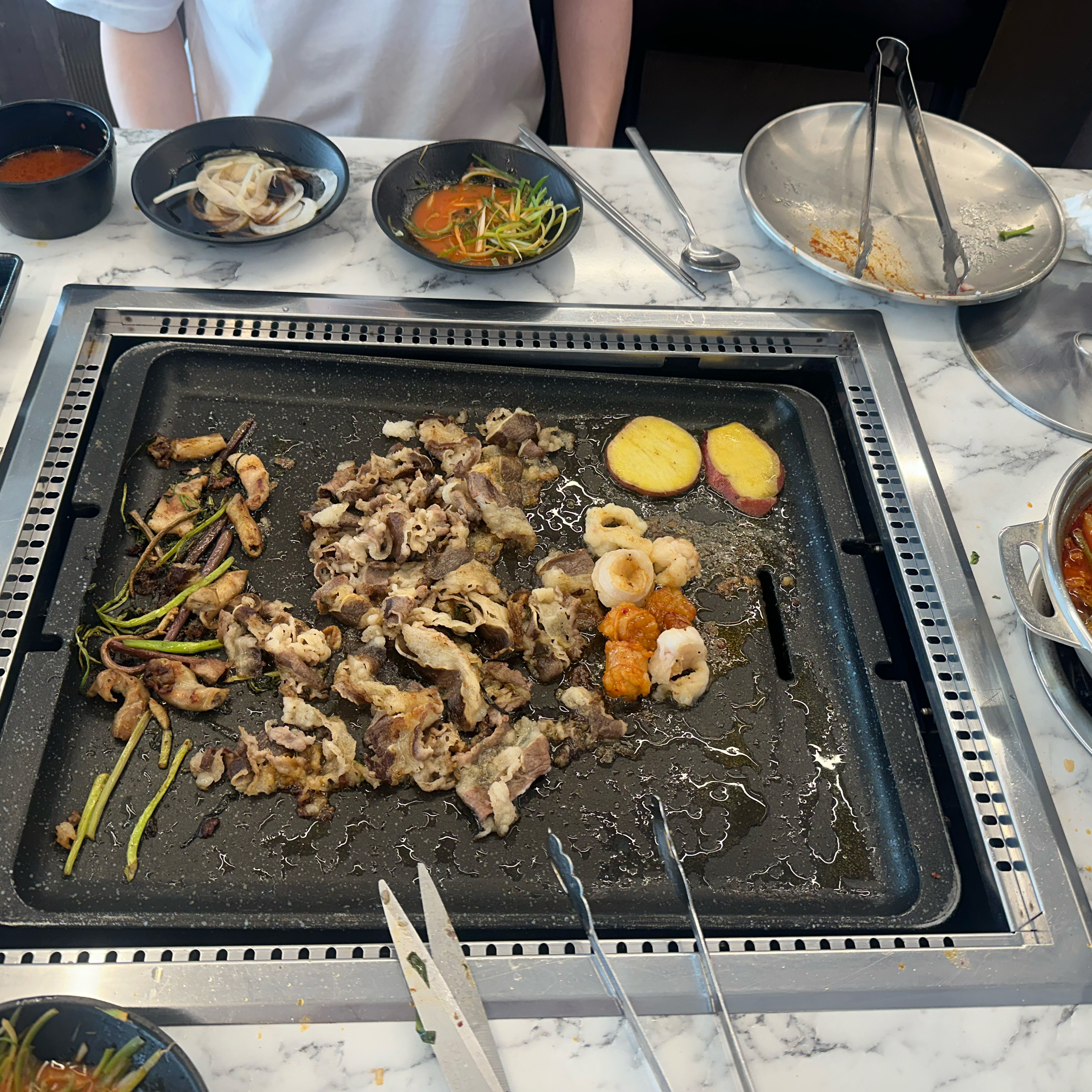 오늘 배우자와 처음 방문했습니다 일단 고기 종류 많고 맛있습니다 입맛대로 골라서 먹을수 있