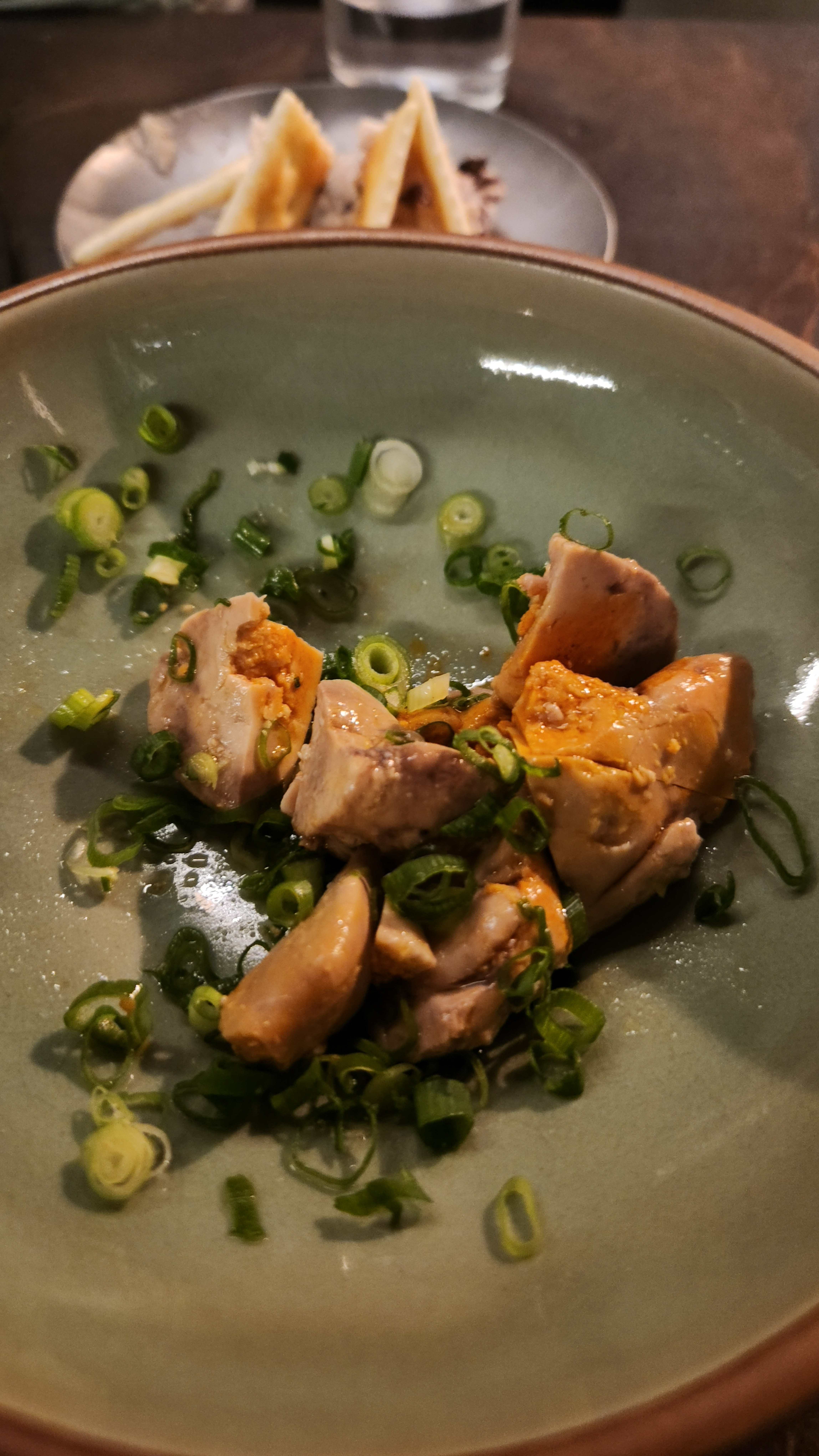 메뉴도 너무 정성스럽고 청어사시미랑 아귀 간 조림은 정말 맛있었어요. 분위기도 좋고 전반적