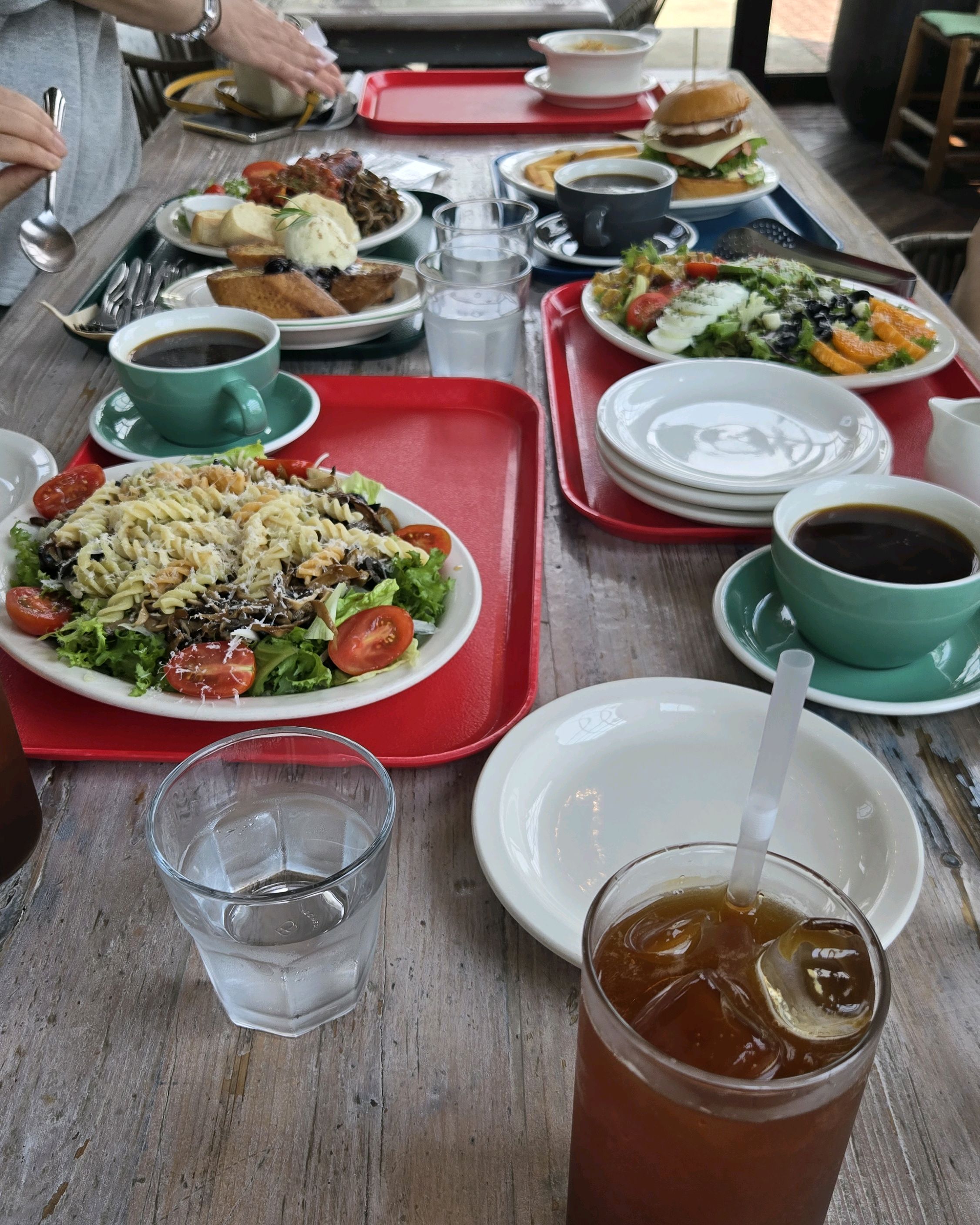 가족 여행 중에 발견해서 들렀는데 맛있고 인테리어도 예쁘고 매장도 넓어요💗 - 제주 맛집 카페텐저린