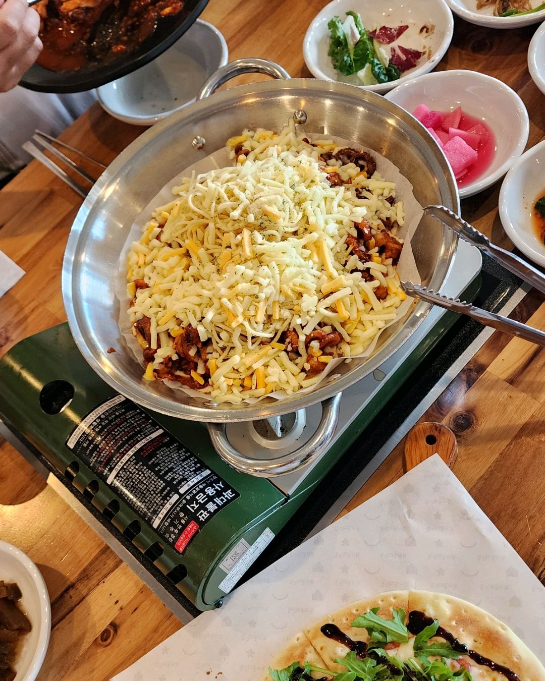 다양하고 맛있는 쭈꾸미 메뉴, 피자에 루꼴라 야채 많이 주셔서 좋네요. - 대전 맛집 복사꽃피는집 대전점