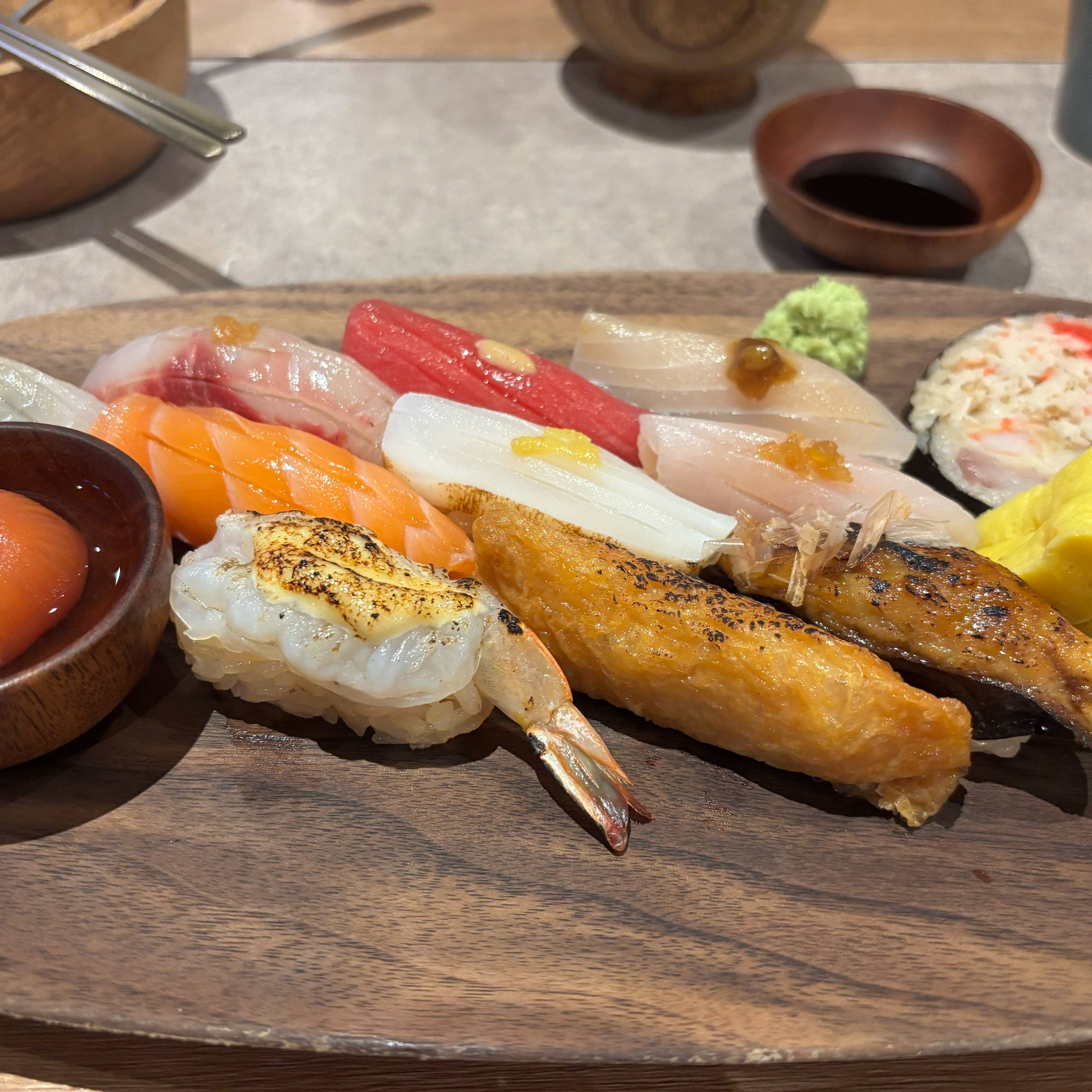 초미당 세번째 들렀습니다. 초밥 다 너무 맛있고 우동도 너무 맛있네요 다음에 또 오겠습니다