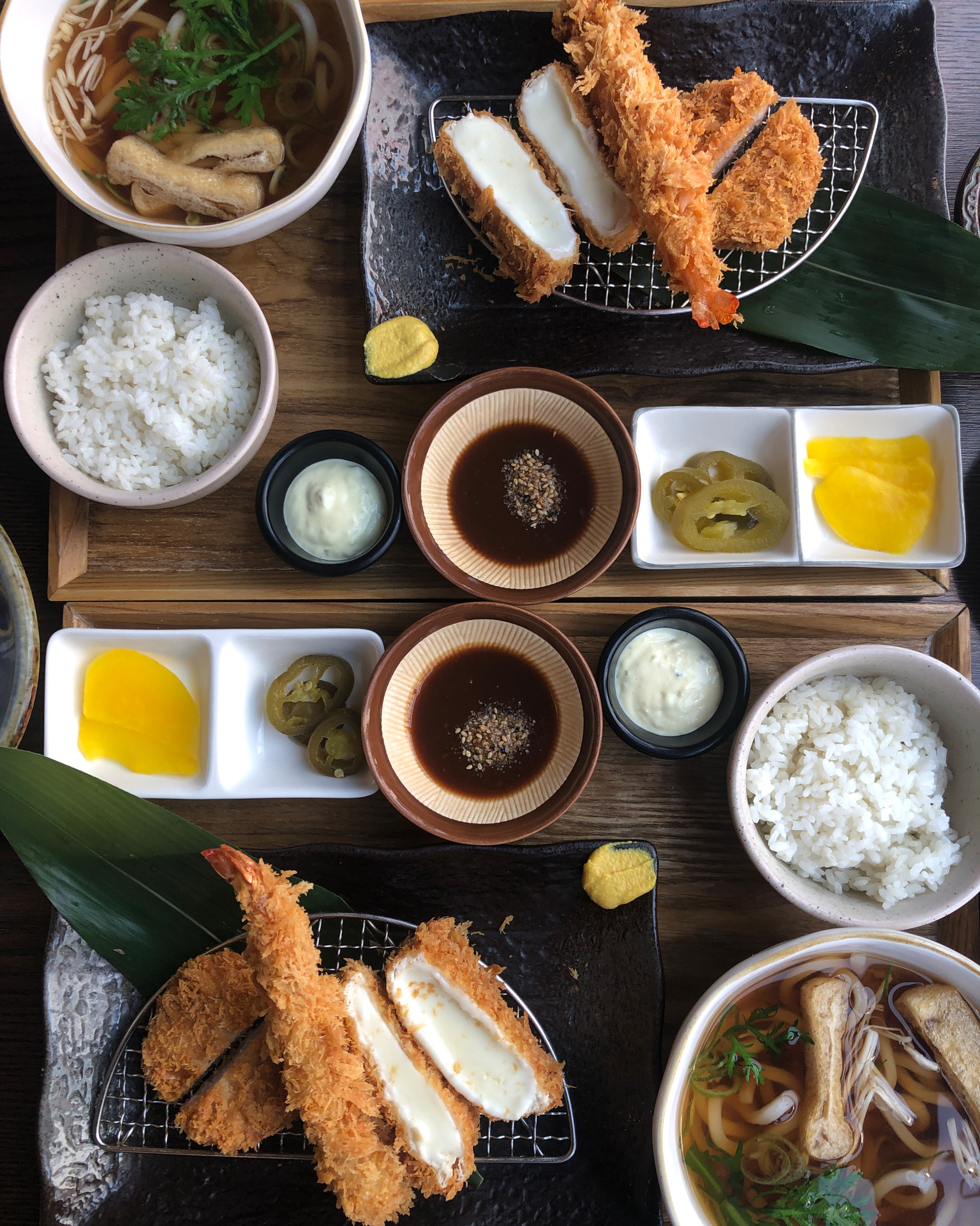 맛있어요 직원분들도 너무 친절하게 설명해주셔서 좋았습니다!! 딱 적당한 양에 치즈카츠가 진