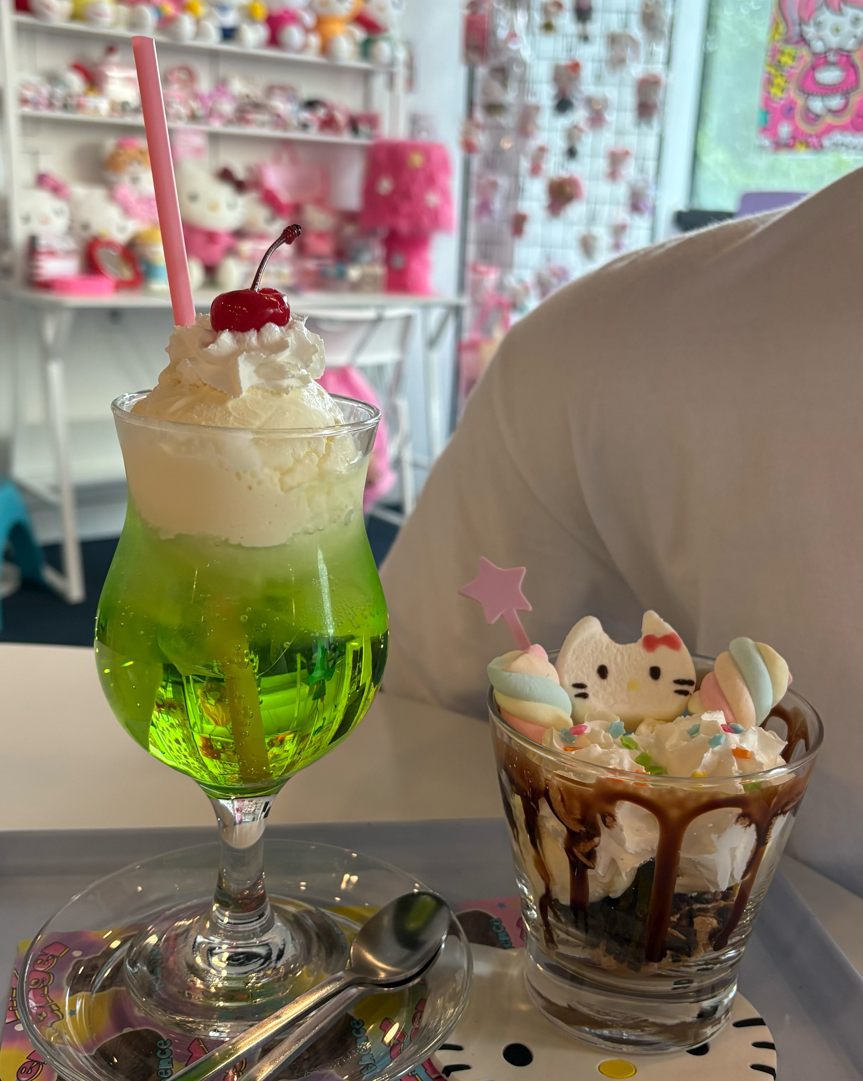 헬로키티 너무너무 좋아해서 왔는데 넘예쁘고조아용~~~ ♡ - 대전 맛집 ttm