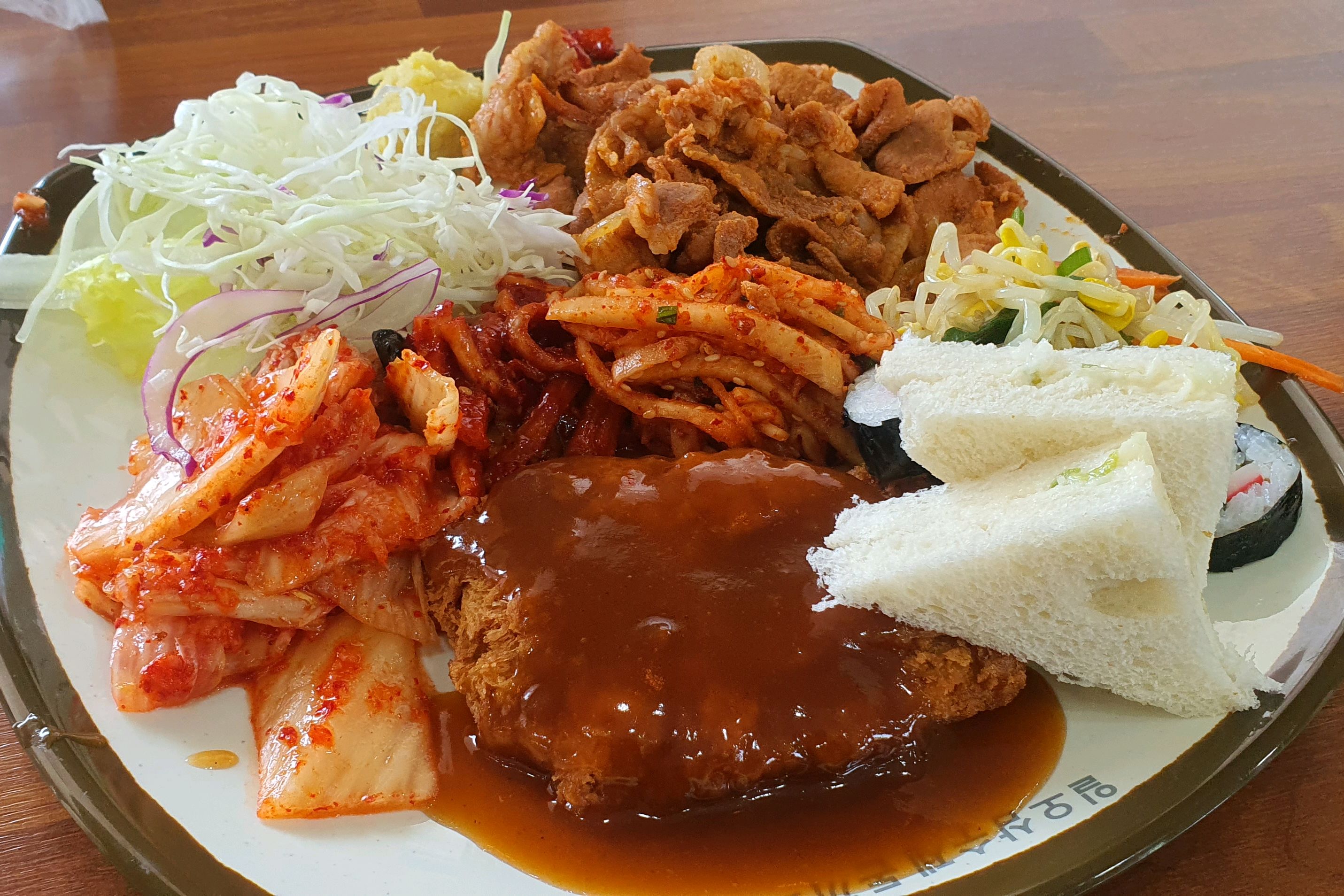 음식 맛있고  테이블 않아여 - 대전 맛집 일오삼수제돈까스
