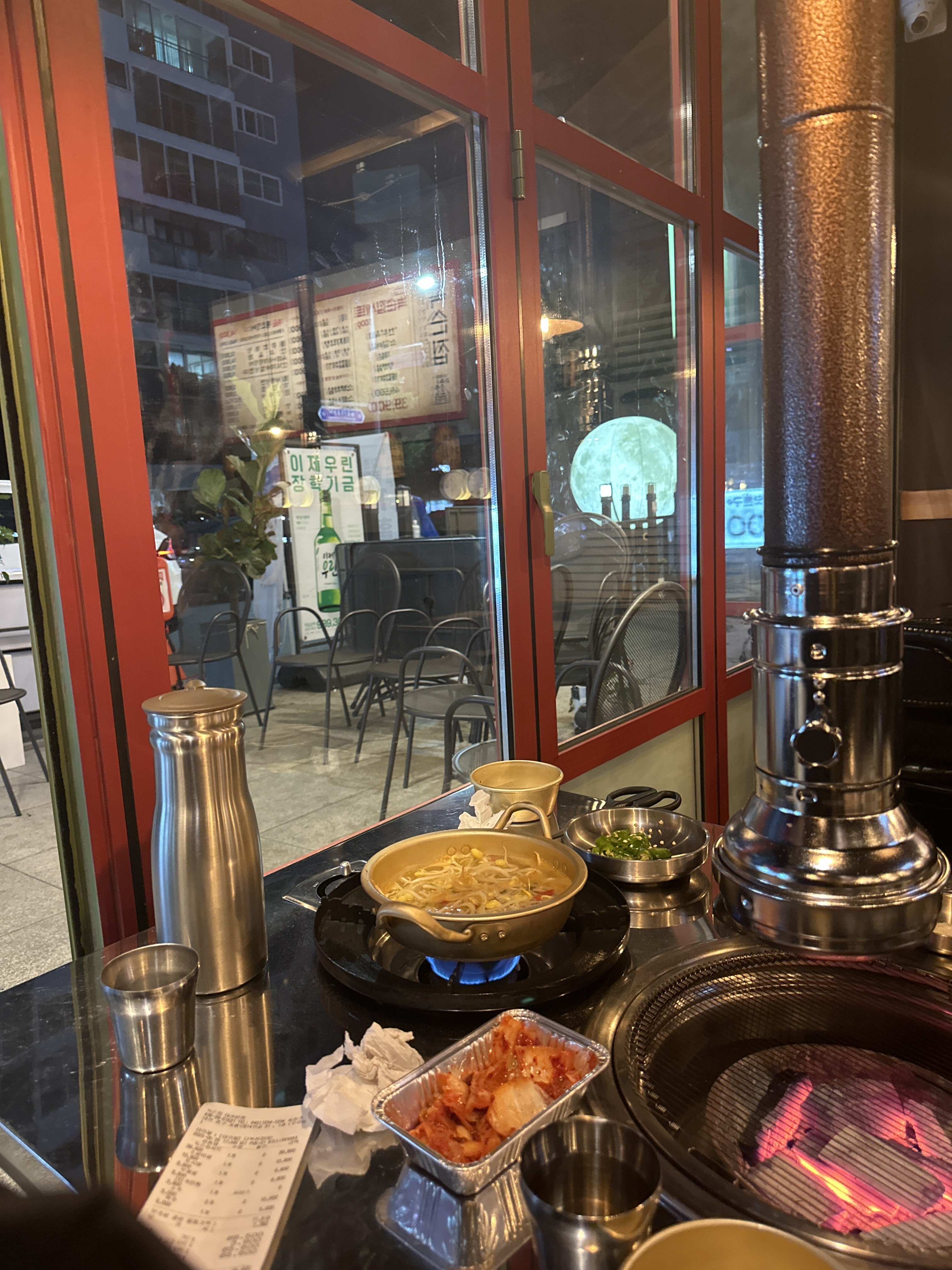 분위기도 너무 좋고 고기도 맛있고 다양한 메뉴들도 많고 가성비 최고입니다 꼭 오류동오시면