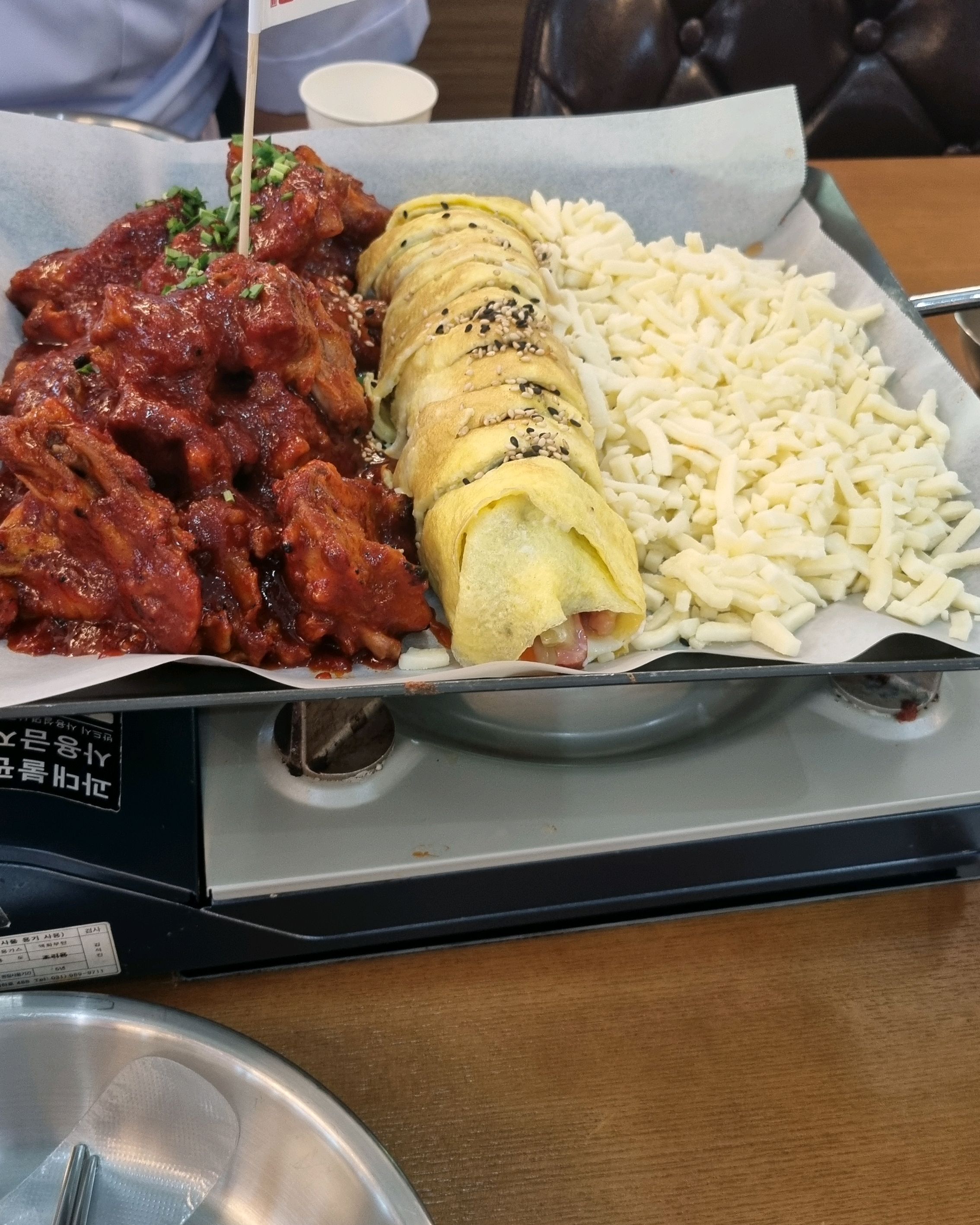 굉장한 목갈비치김 2인입니다. 가게 분위기도 좋네요~~ - 대전 맛집 식장산왕뼈구이