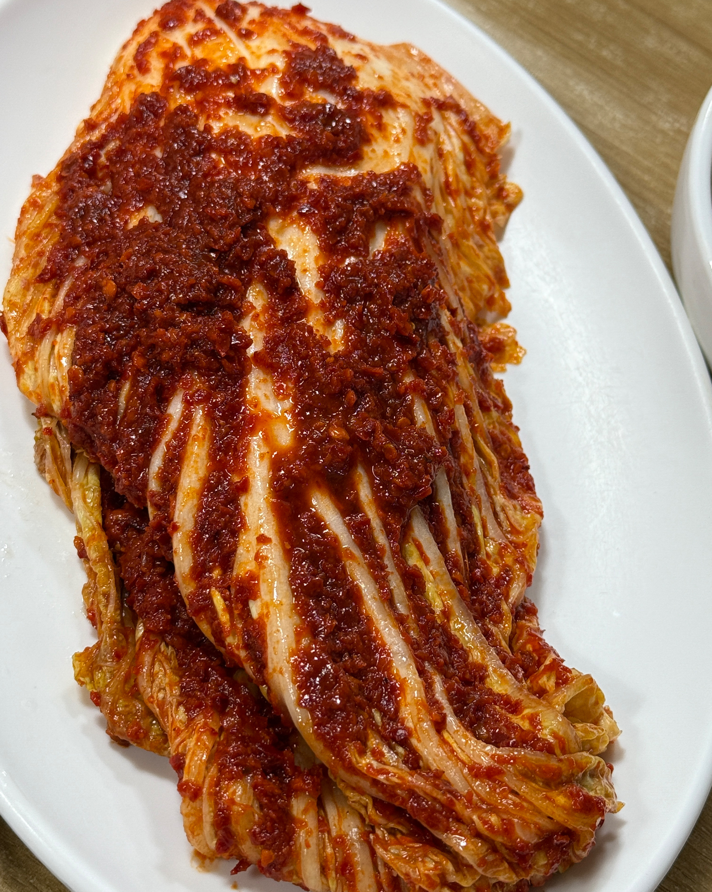 실비김치를 드디어 먹어봤는데 소머리곰탕이랑 먹으니 진짜 너무 맛있고 매워서 정신없는데 너무