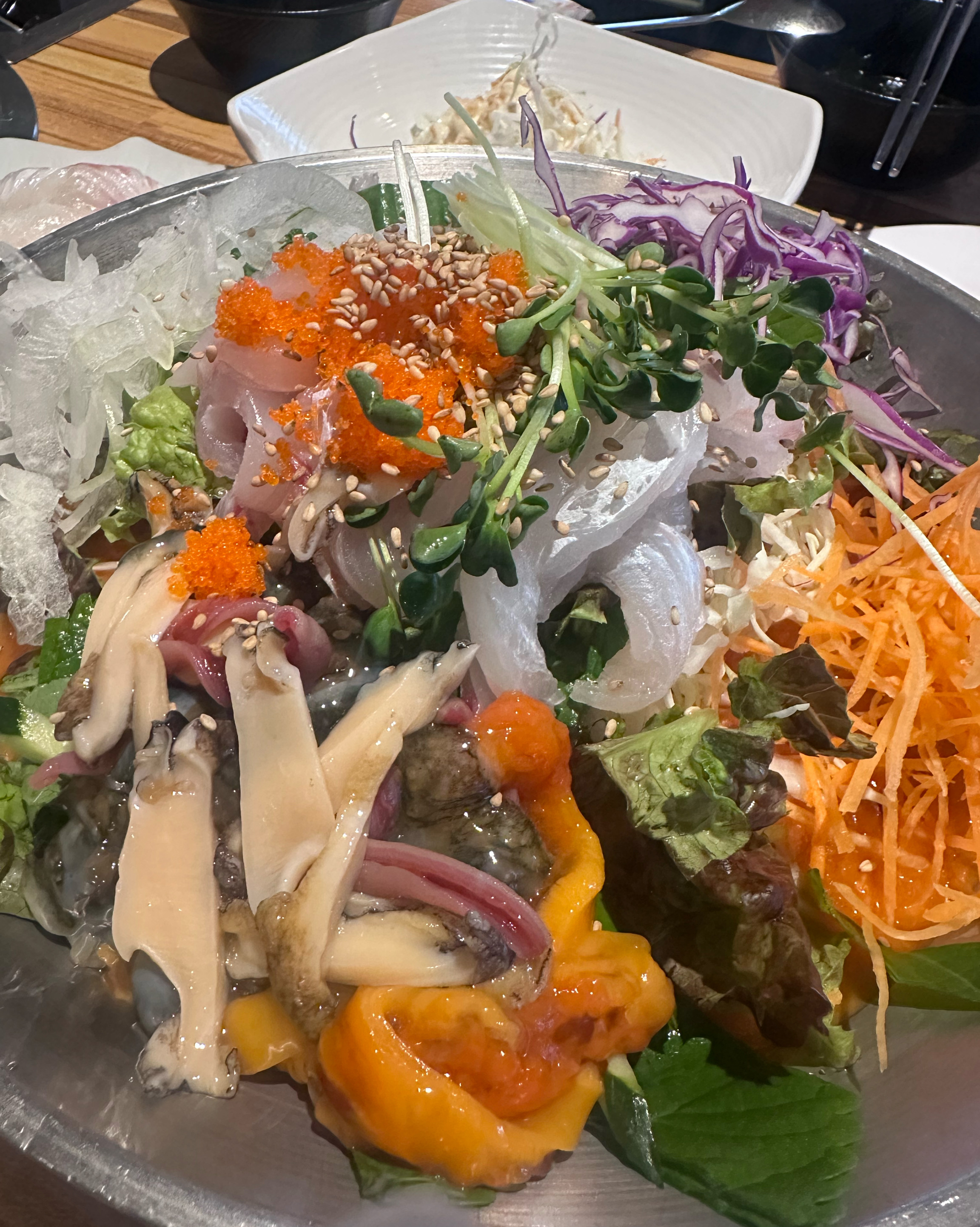 물회 먹고 싶어서 왔는데 진짜 신선하고 회가 달아요....🧡 활어초밥도 맛있고 서비스 김치
