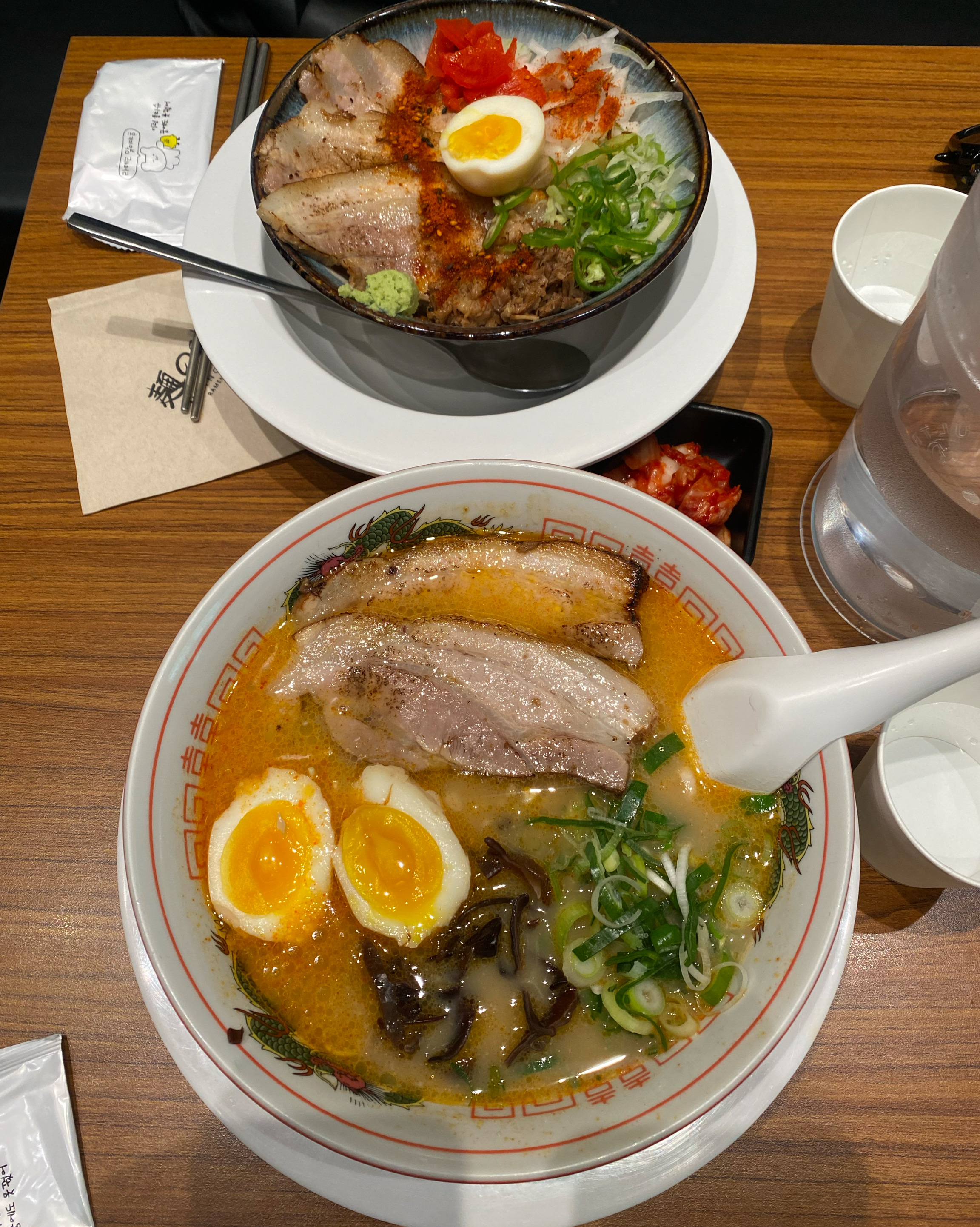 해장라멘 이름대로 해장되는 얼큰하고 맛있는 라멘이에요! 성수에서 라멘 먹고싶으면 꼭 오세용