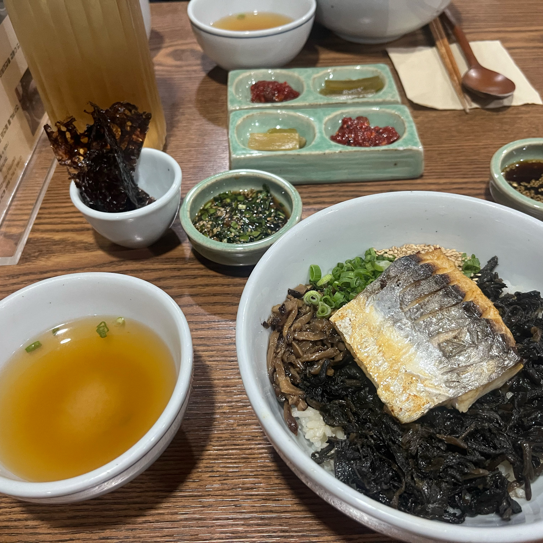 정갈한 한식을 너무 좋아하는데, 양도 적당하고 간도 조절할 수 있어서 좋았어요. 무엇보다 