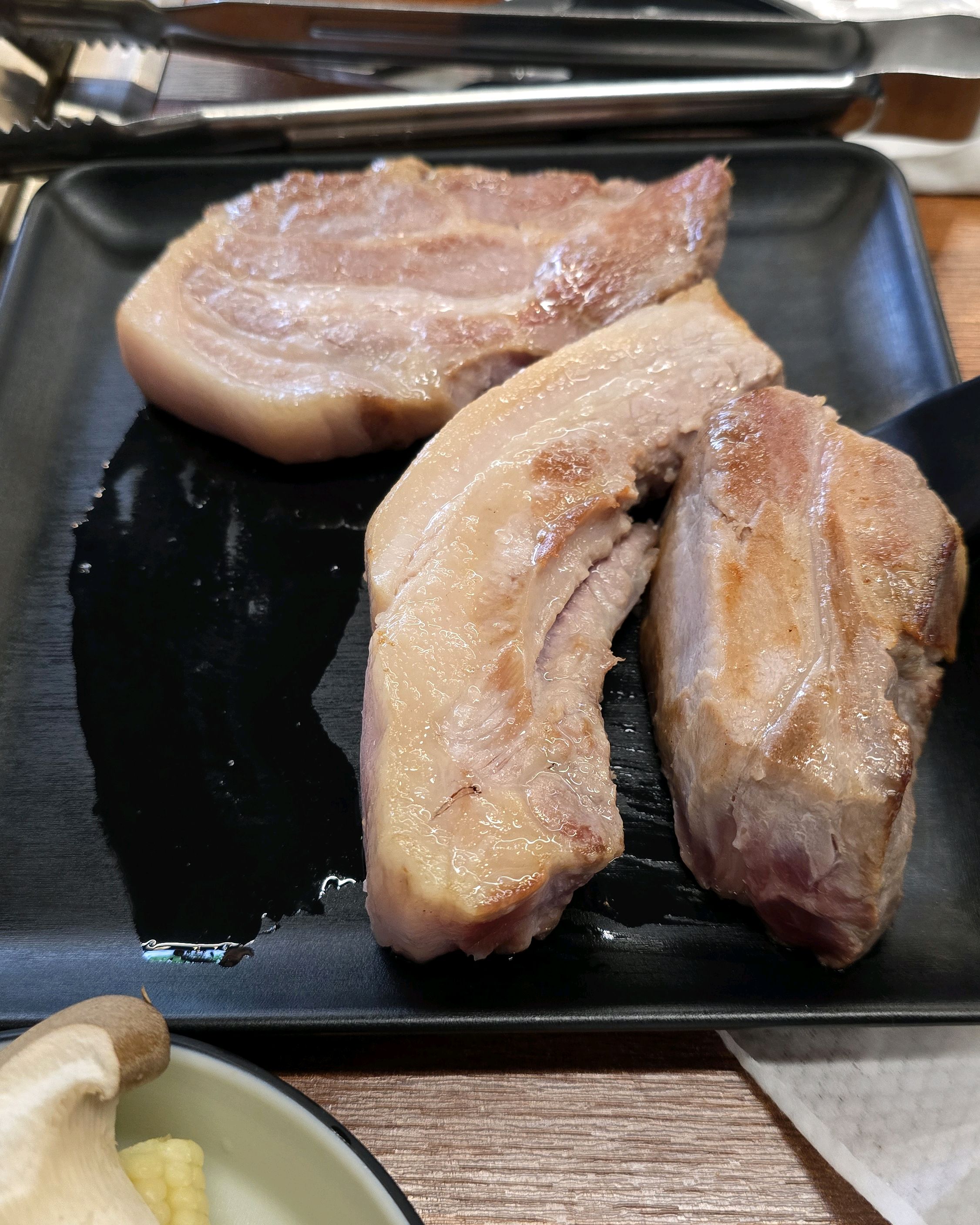 낮부터 삼겹살이 먹고싶어서 방문하게되었어요~ - 대전 맛집 육화탄 대전롯데백화점 괴정점