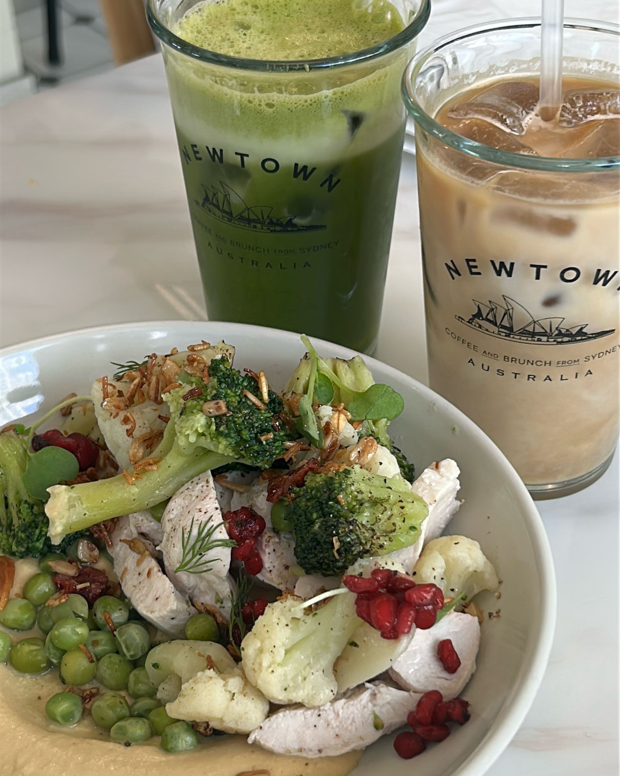 모든 메뉴가 맛있어요! 특히 그린주스랑 커피가 너무 맛있어요. 💚 시그니처 세트로 시키는 
