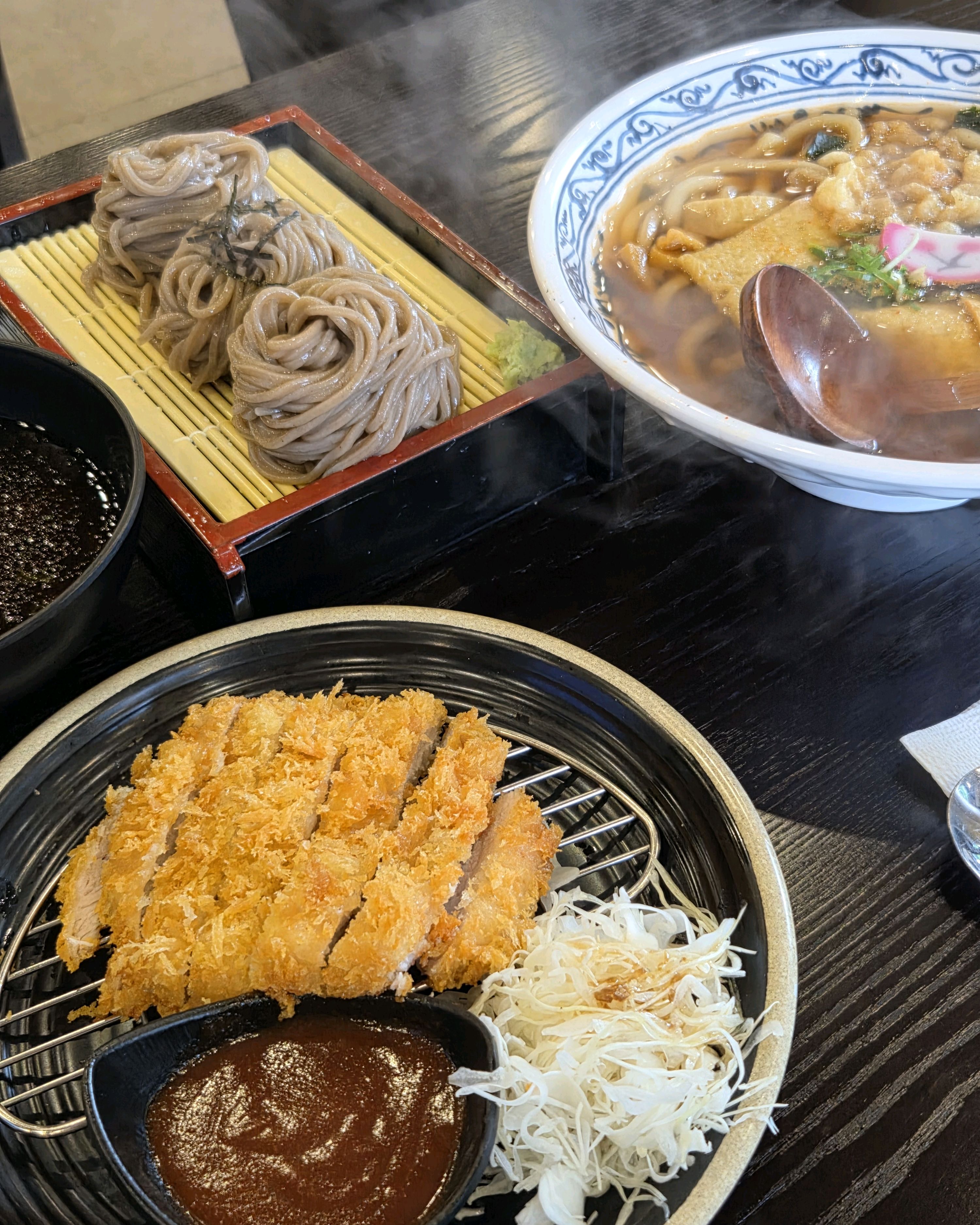 집앞에 줄 서있길래 와서 먹어봤는데 소바 면 되게 탱글탱글하고 돈까스도 촉촉 맛있어요😀 - 대구 맛집 삼동소바 대구시지점