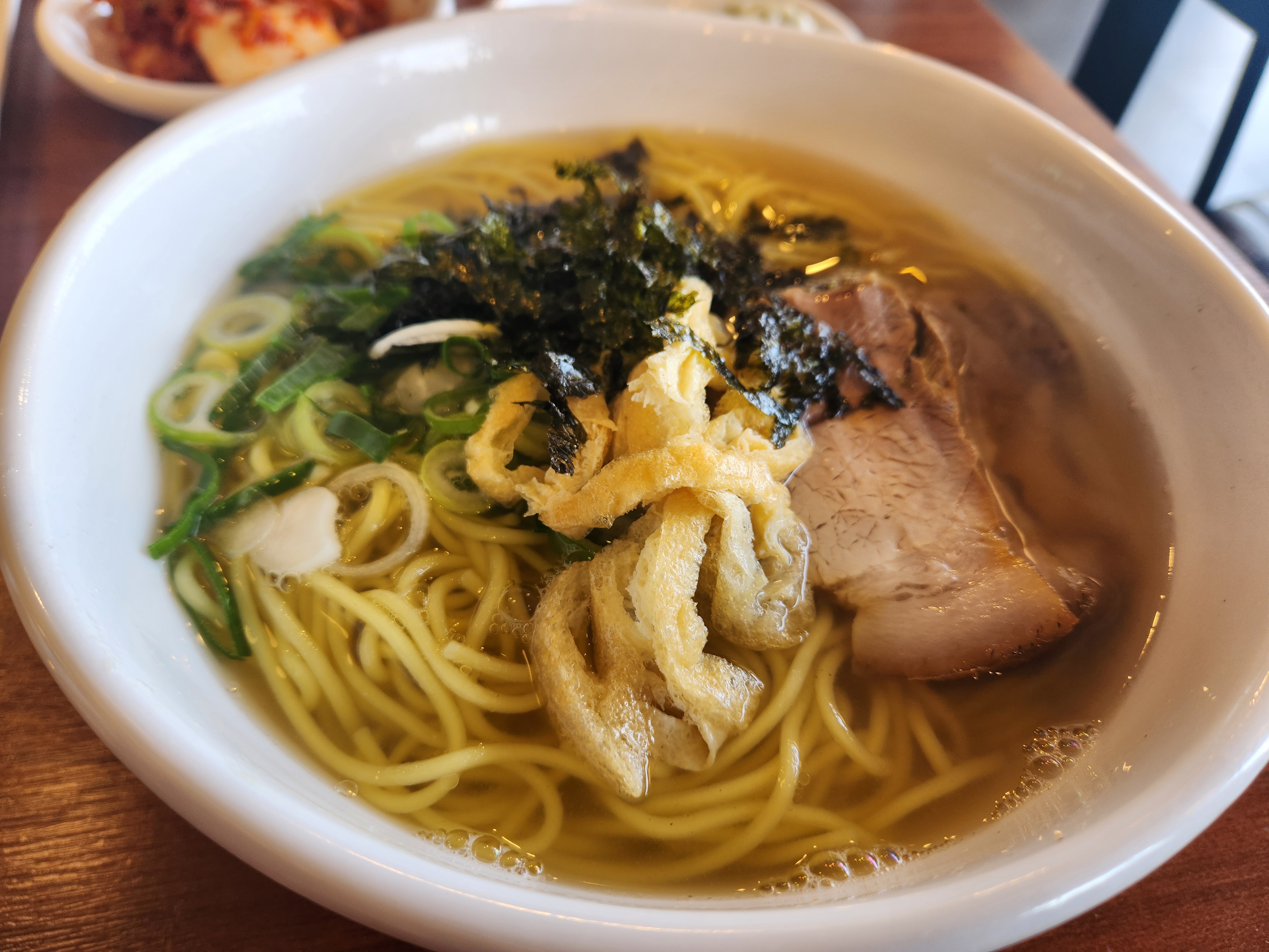 검색해서 왔어요. 고기국수 잘 못먹어서 멸고국수 메뉴 있는곳으로 왔는데 뷰도 좋고 맛도