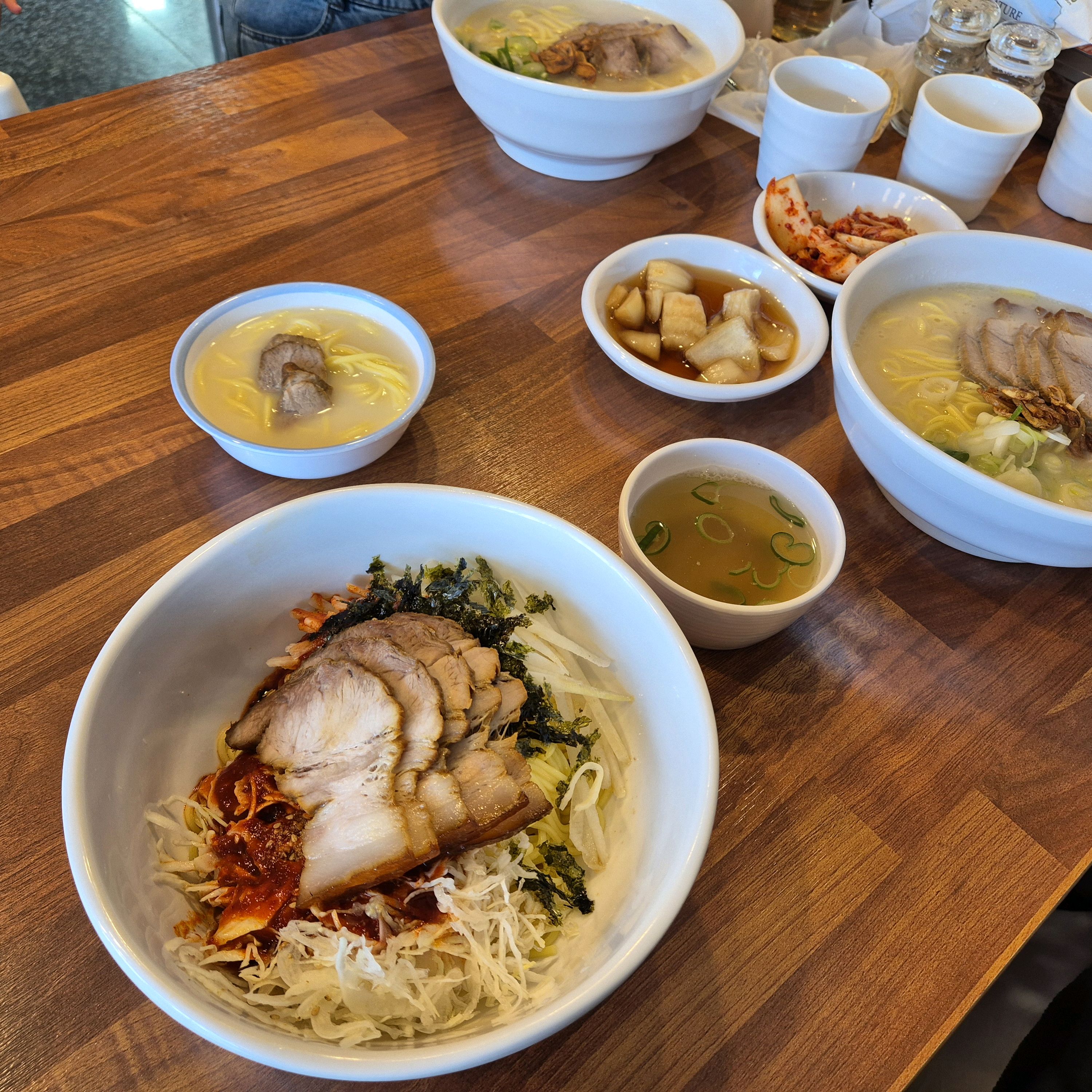 지금까지 먹은 고기국수중에 제일 깔끔하고 맛있어요! - 제주 맛집 언덕집국수