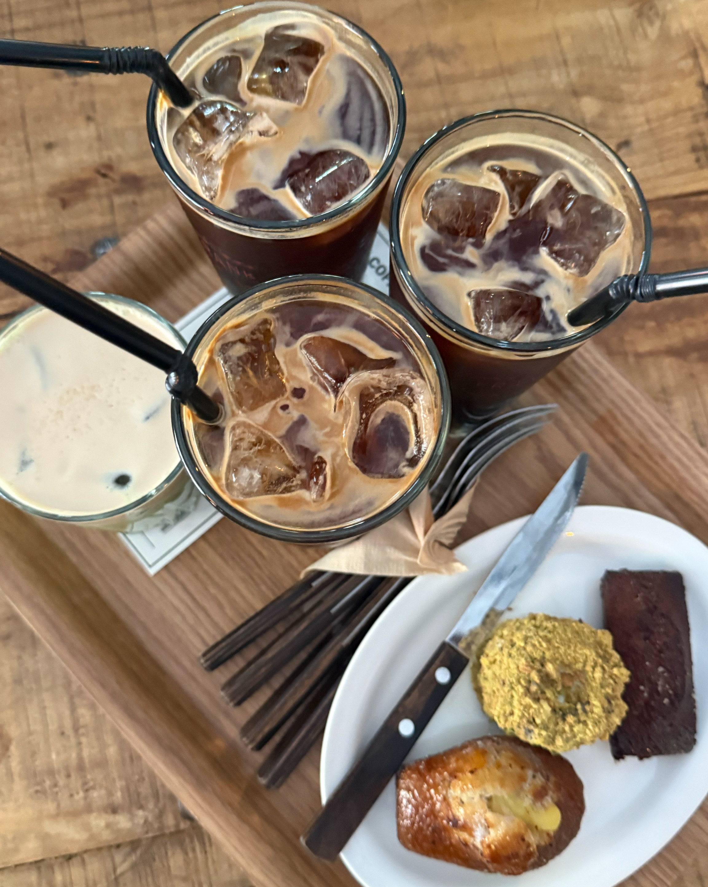 커피는 약간 산미가 있으면서 고소한 맛이예요. - 대전 맛집 프랭크커핀바 대전둔산점