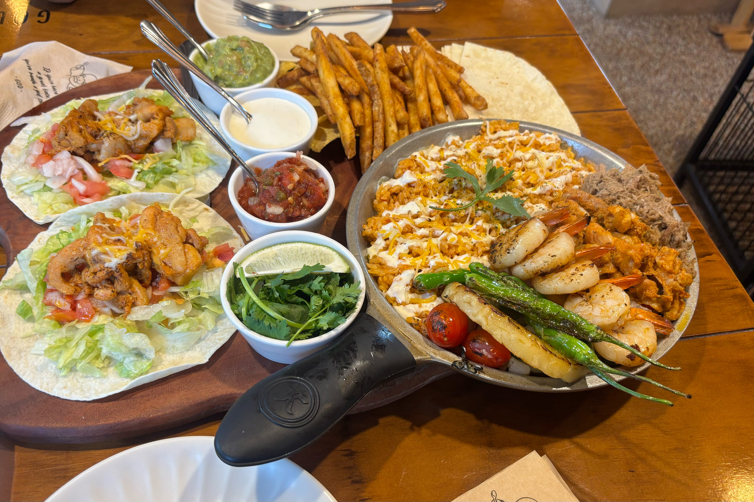 파히타 세트 먹었는데 타코랑 과카몰리도 맛있구 분위기도 좋았어요~~!! - 대구 맛집 갓잇 대구삼덕점