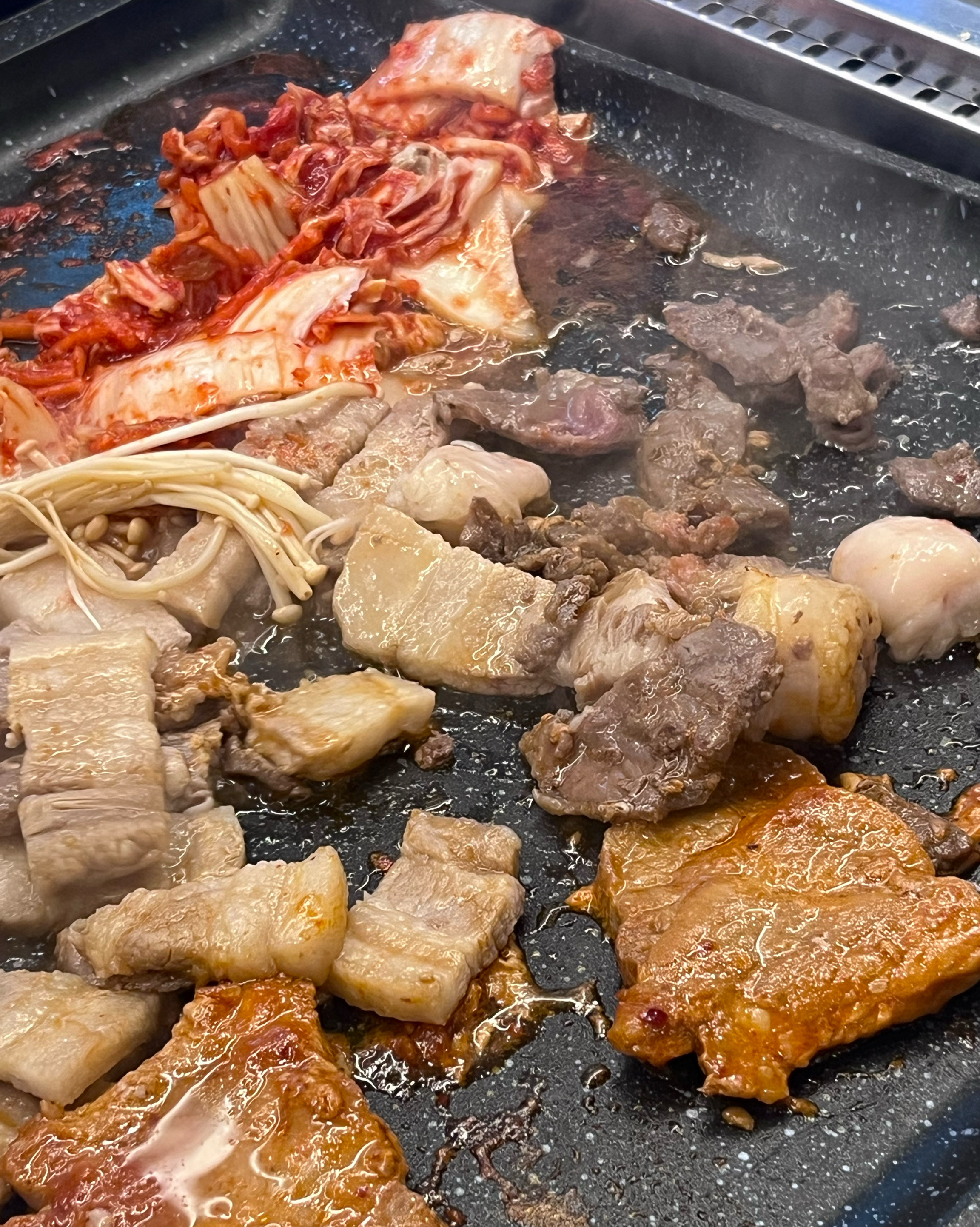 매장이 넓고 대기 없이 바로 들어올수있어서 좋았어요~~ 맛있는 고기 실컷먹고갑니다~! - 대전 맛집 푸고 대전은행점
