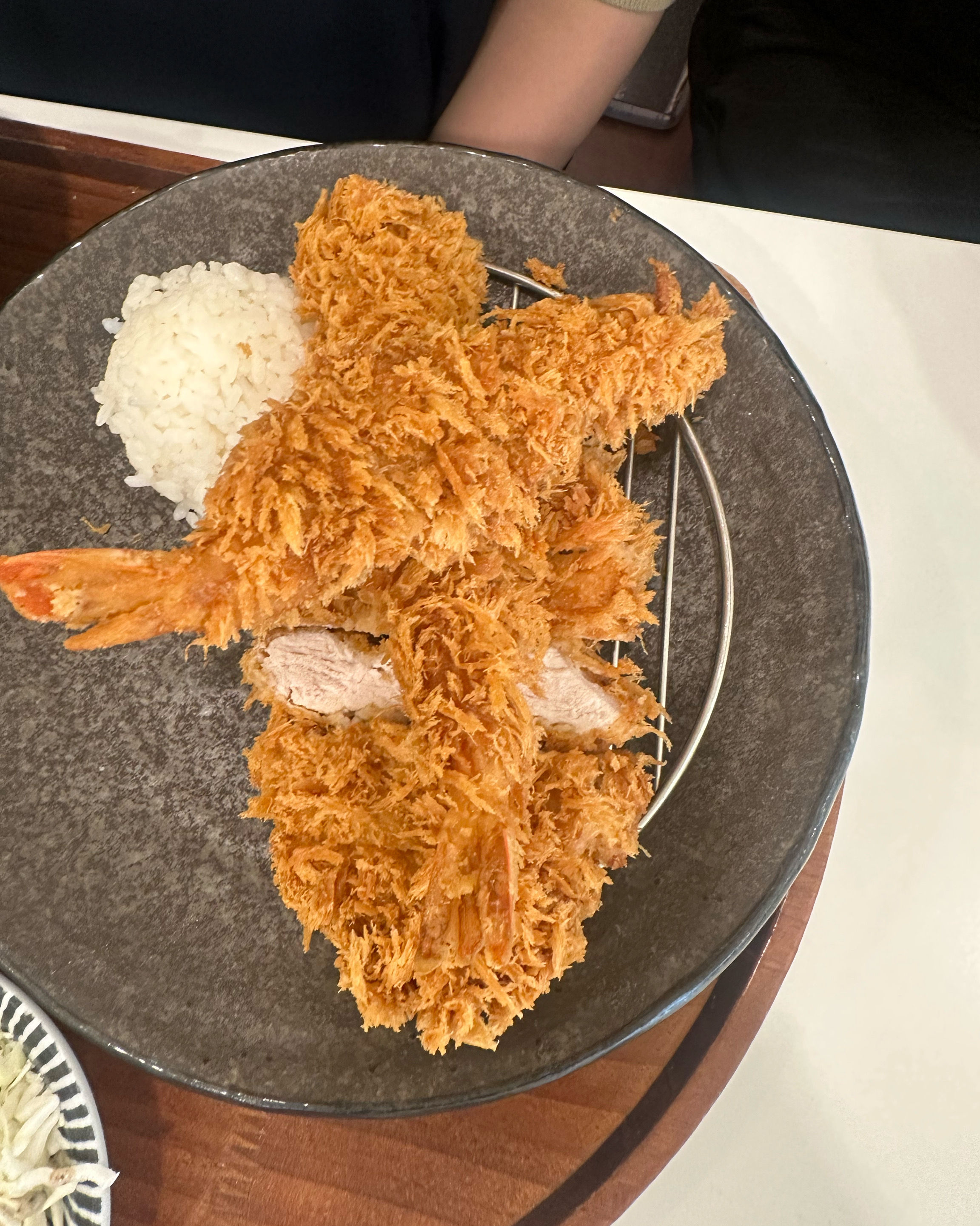 백소정 돈까스 맛있다고 해서 왔는데, 진짜 맛이 좋아요! 잡내 없고 바싹하고, 너무 맛있어