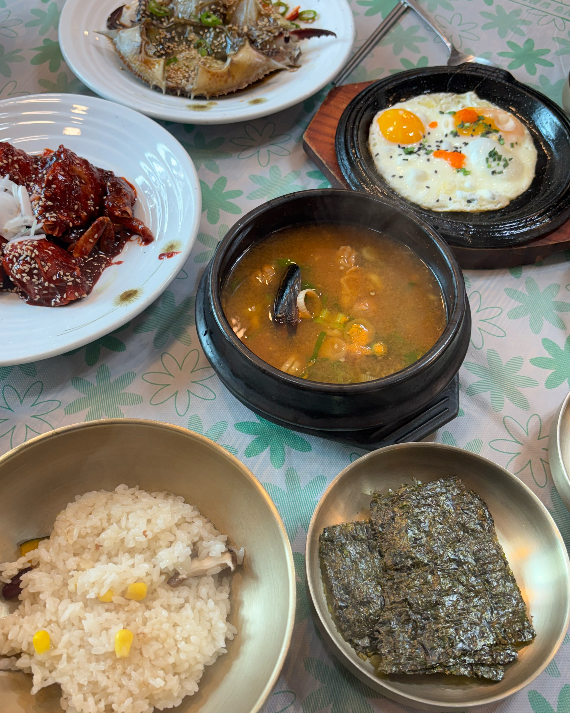 게장 먹고 싶어서 왔는데 간장, 양념 둘다 맛있어요!! - 부산기장 박민호 간장게장 연구소