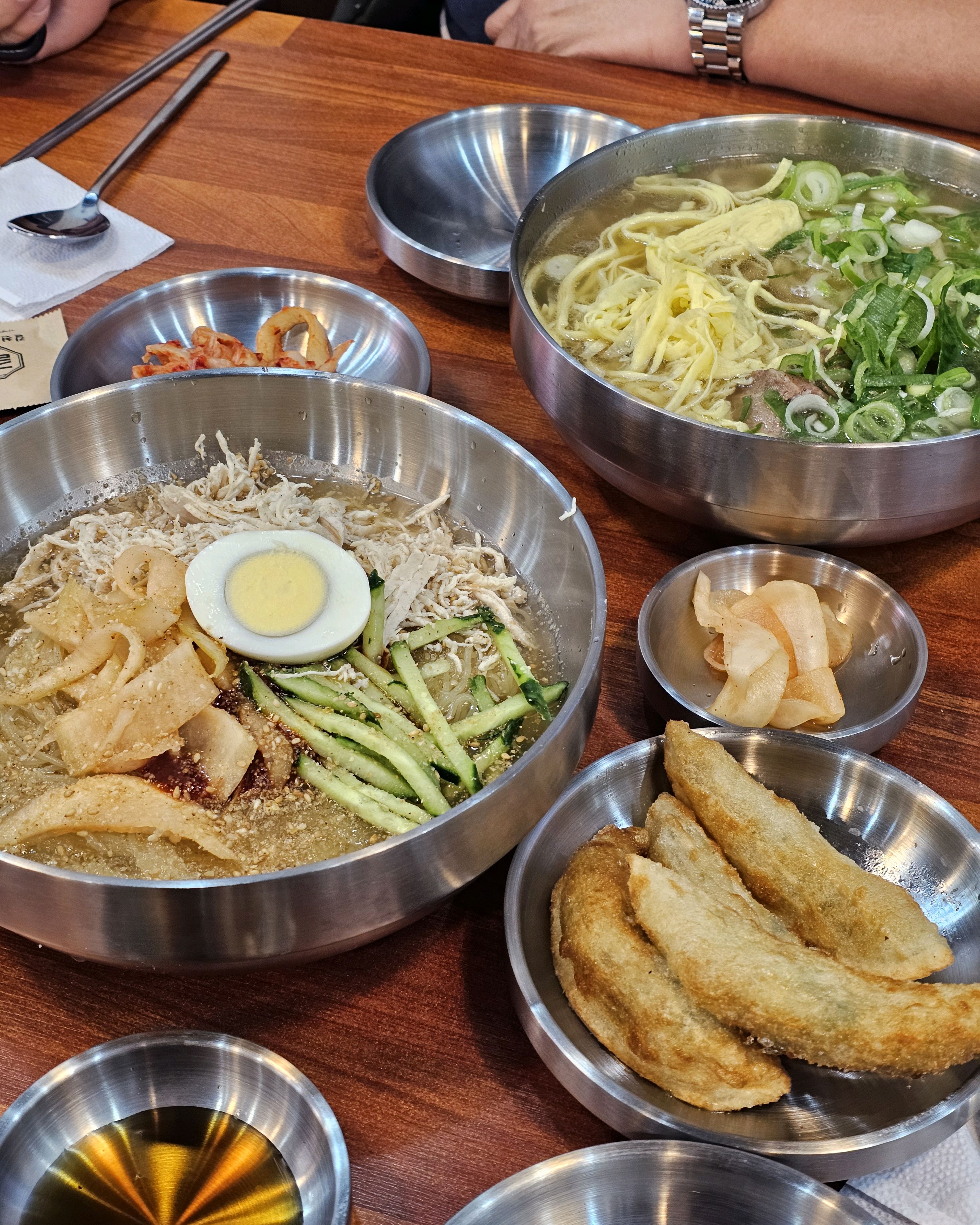 첨 가봤는데 직원분들 친절하고 음식도 다 맛있어요. - 대구 맛집 길천 인생면옥 범어본점