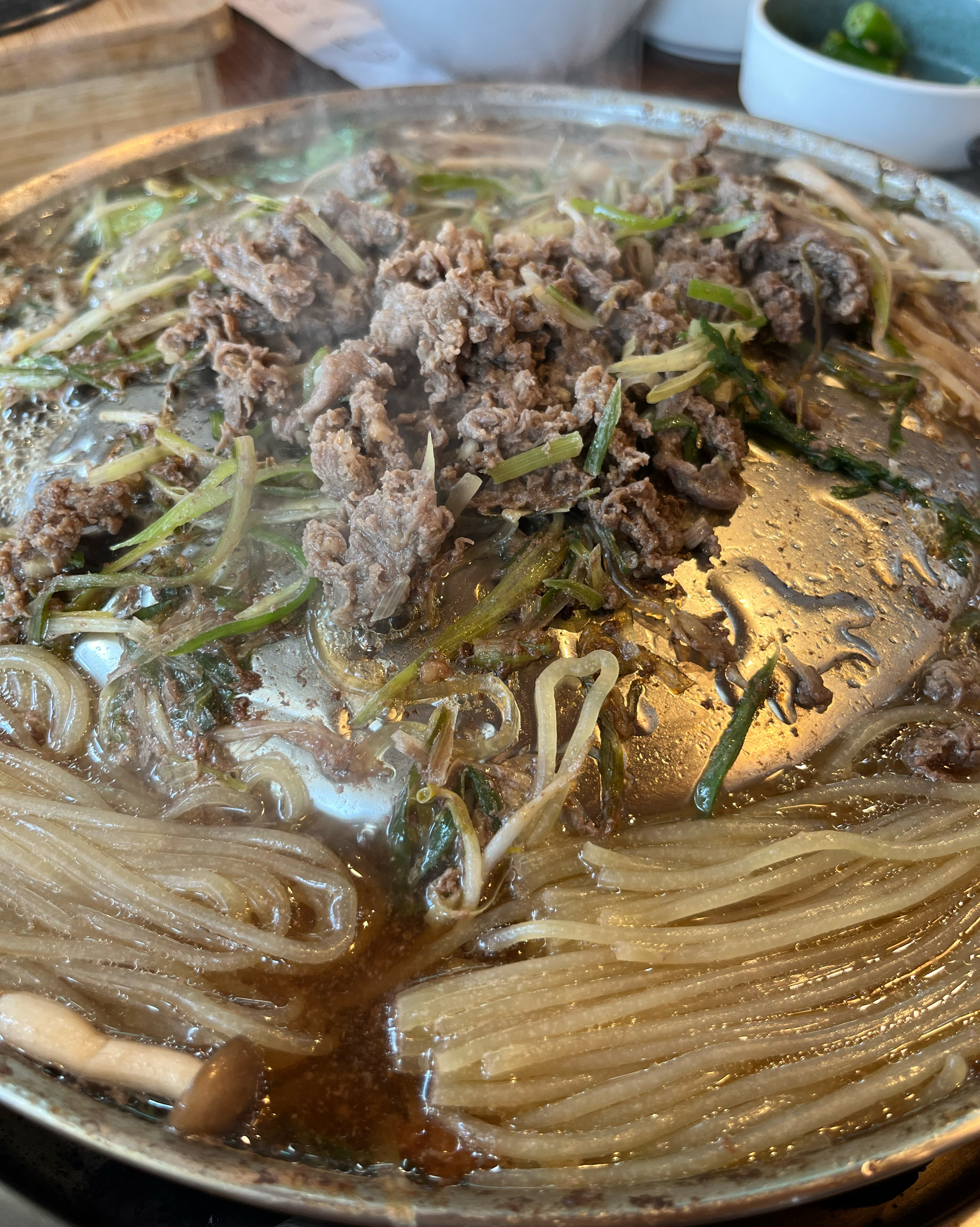 유명한 곳이라 한번 와보고 싶었는데 듣던대로 정말 맛있네요~!! 매장에 손님도 많고 바쁜데