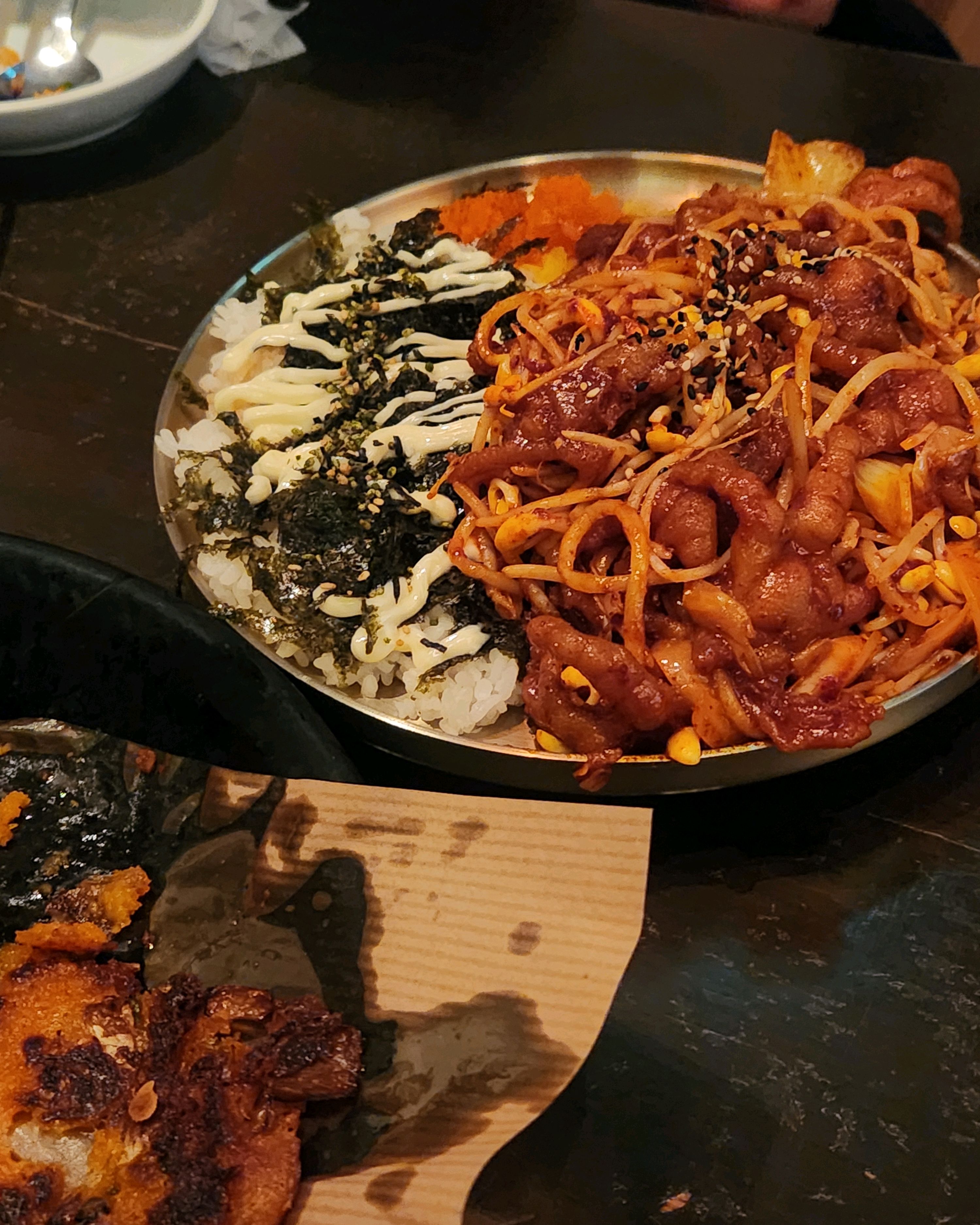 닭발이랑 주먹밥 ... 진짜 너무너무 맛있었어요 !! ㅎㅎ 다 먹고 또 시키고 싶을정도로 