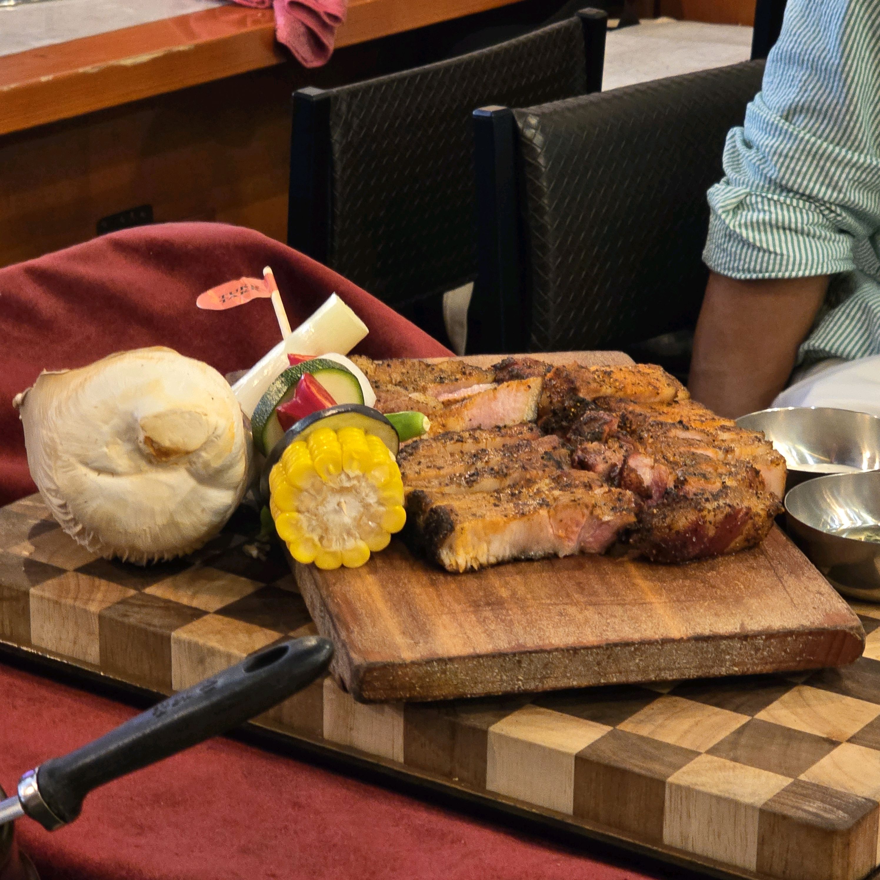 근처에서 식사할 곳 찾다가 검색해서 기대 없이 들어왔는데 세팅도 너무 정갈하게 나오고 시즈